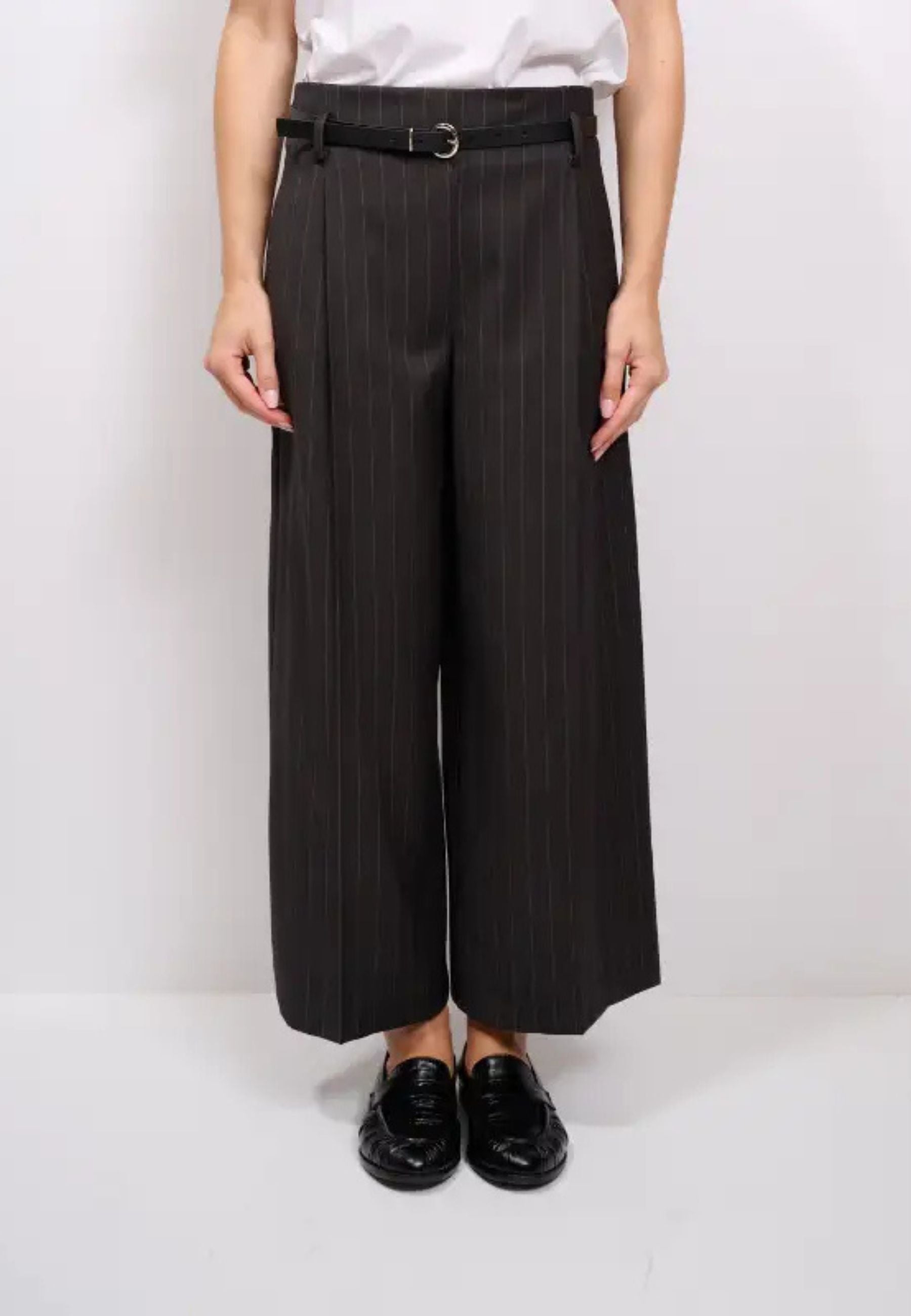 Tensione In - Pantalone gessato con cintura 