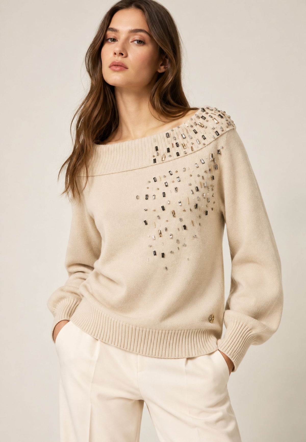 ACTITUDE Maglia con applicazioni gioiello 