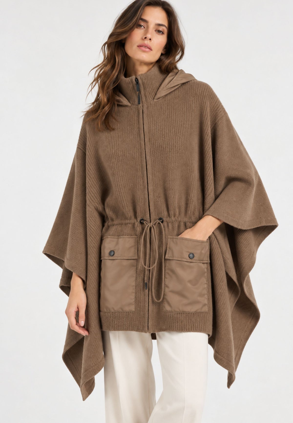 Poncho Twinset con cappuccio e dettagli tecnici 