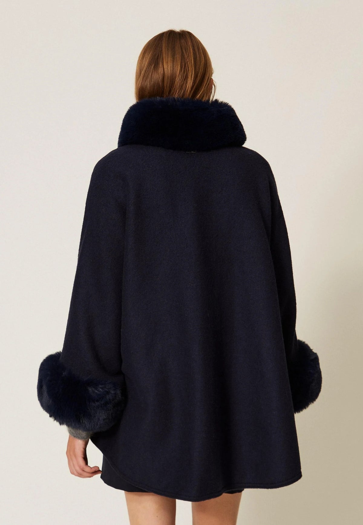 Twinset Poncho in Panno con Collo e Polsini in Faux Fur - Classic Blue 