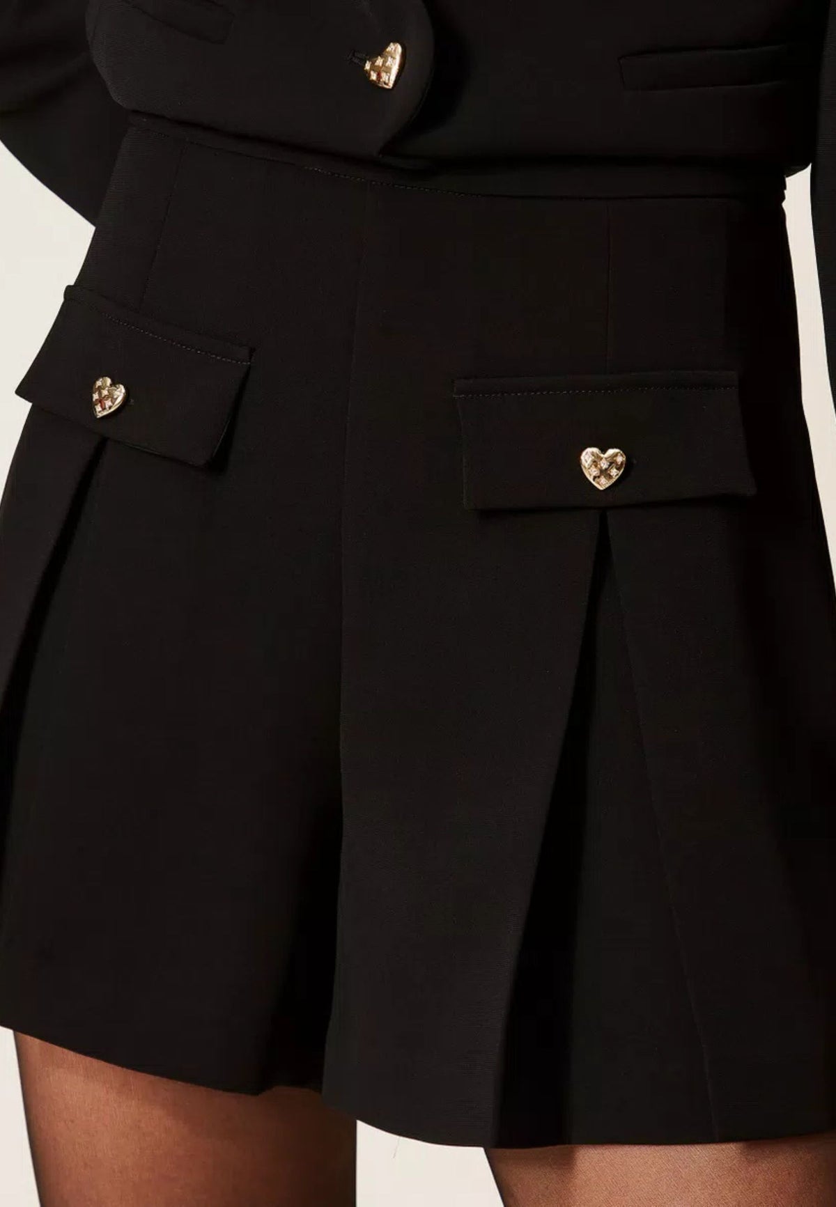 Shorts Twinset in crêpe con bottoni a cuore 