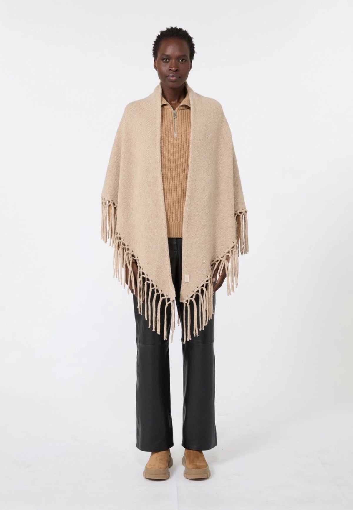 Weekend Max Mara scialle in lana con frange caramello 