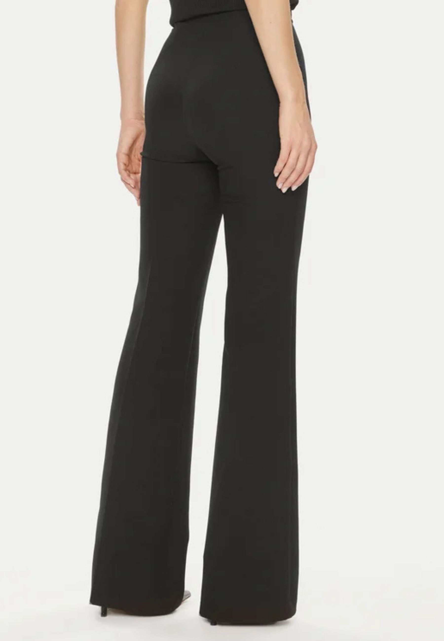 Pantalone nero a vita alta con gamba flare 