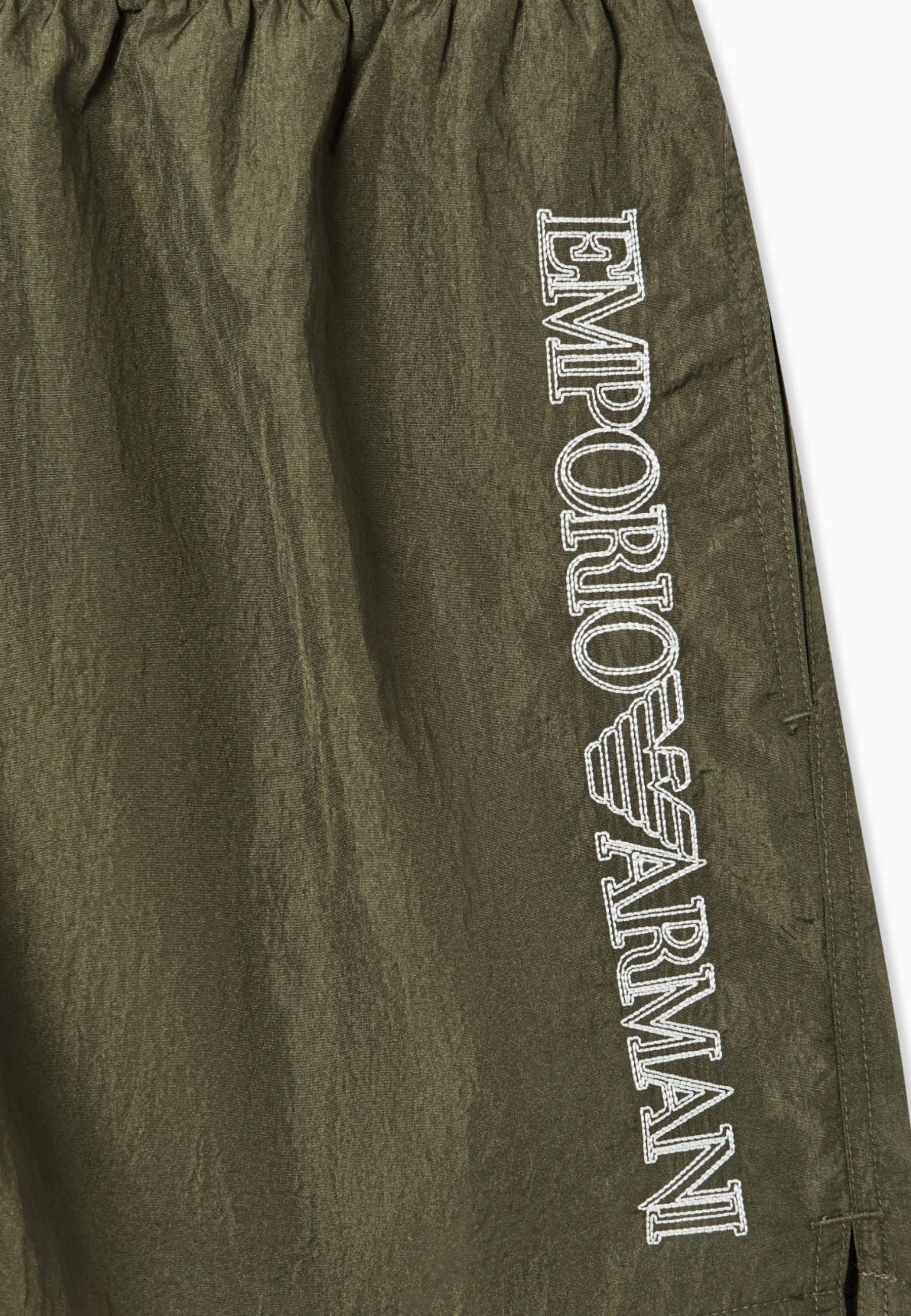 Emporio Armani Costume da Bagno Uomo Shorts con Ricamo Logo - Verde Militare 