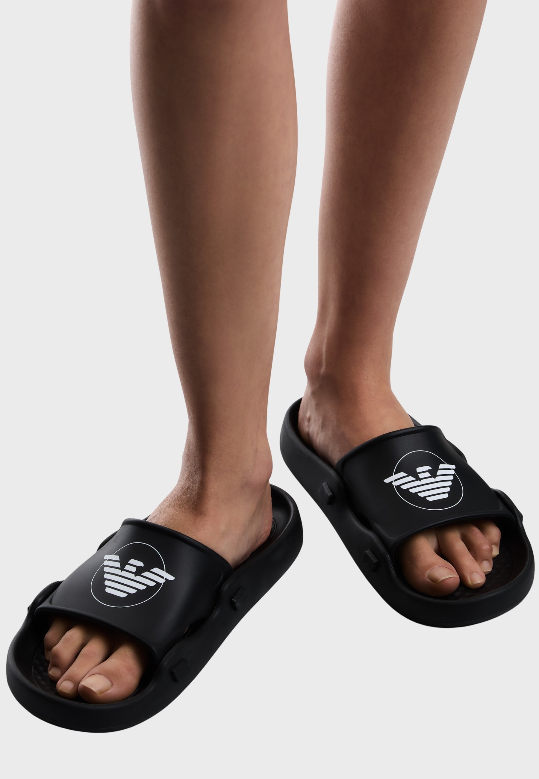 Emporio Armani Sliders Sagomate con Aquila - Nero 