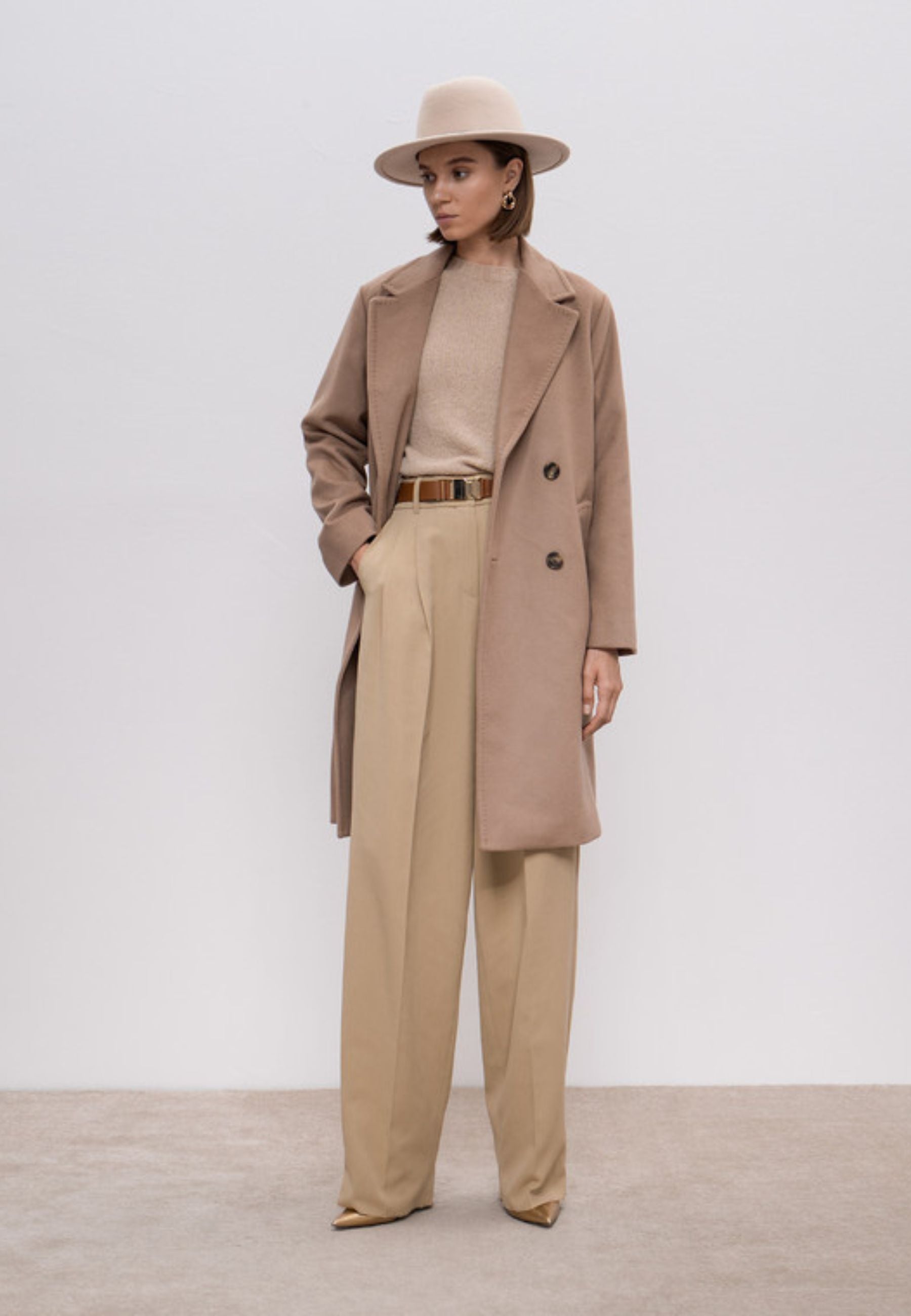 Pantalone donna dalla linea elegante e contemporanea 