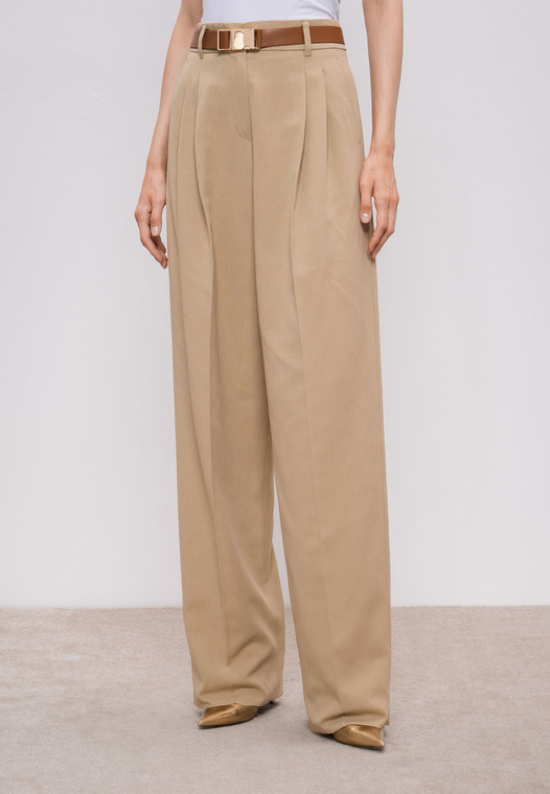 Pantalone donna dalla linea elegante e contemporanea 
