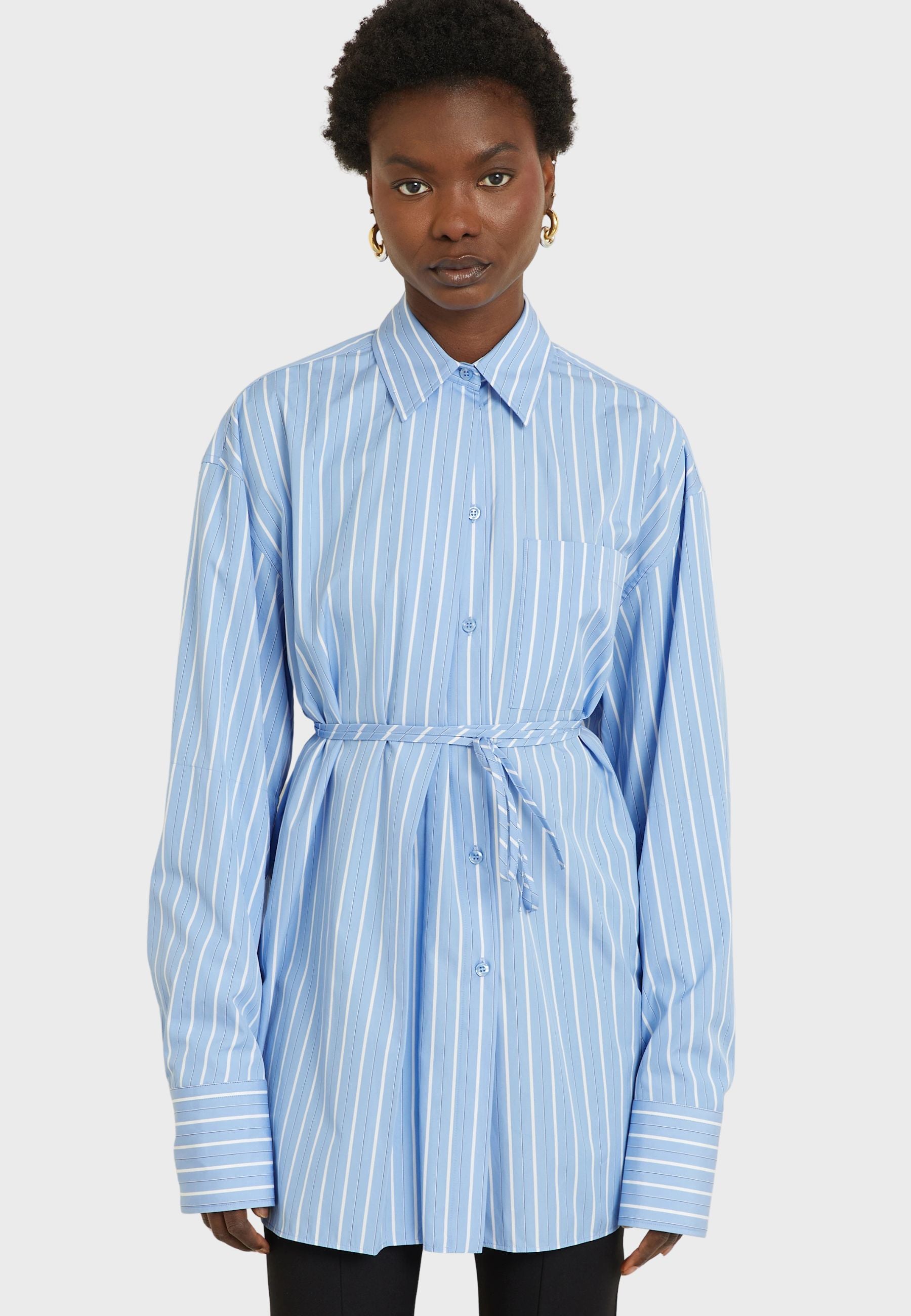 Camicia over a righe con cintura 