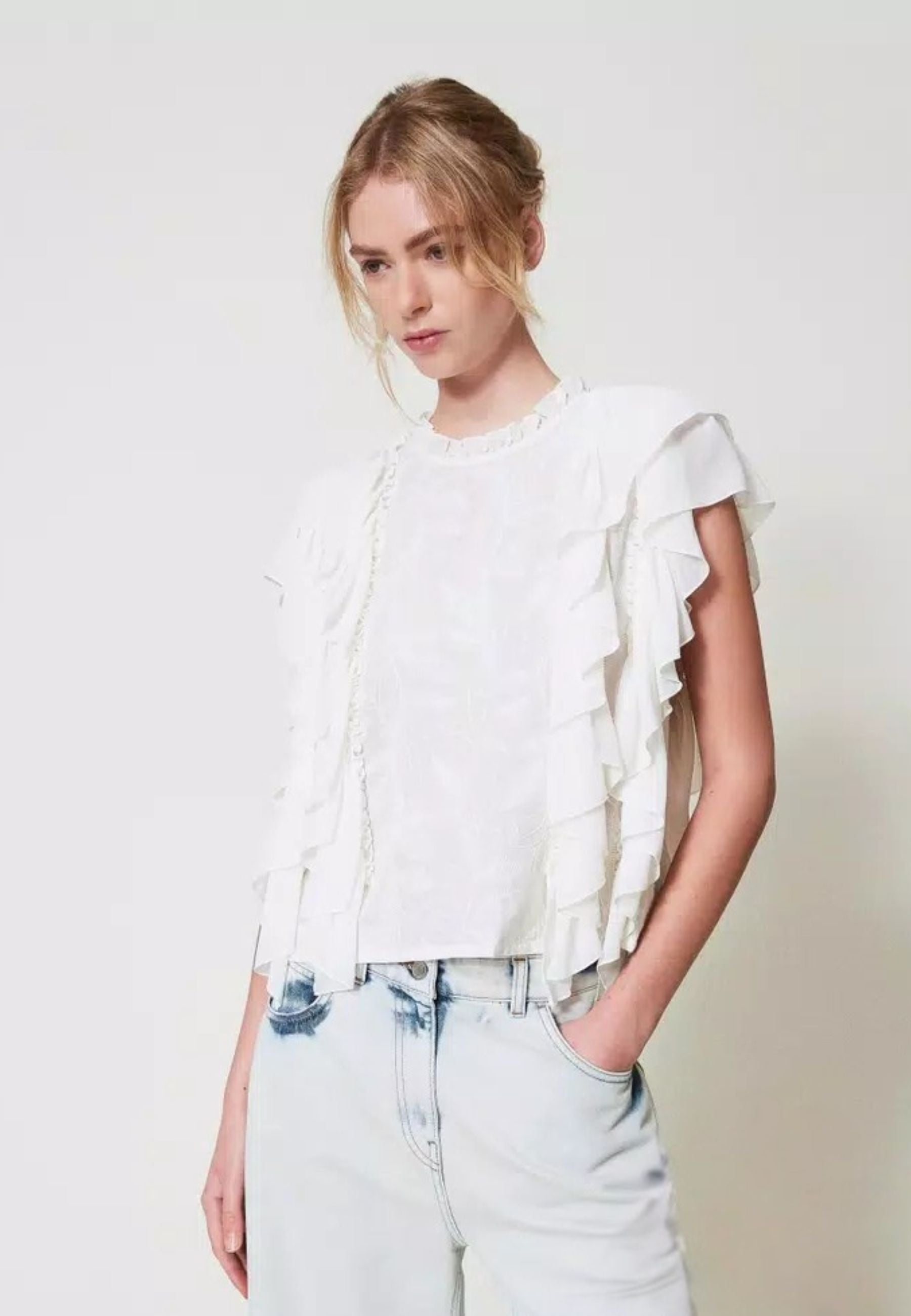 Blusa in mussola con volant e ricamo - Actitude 
