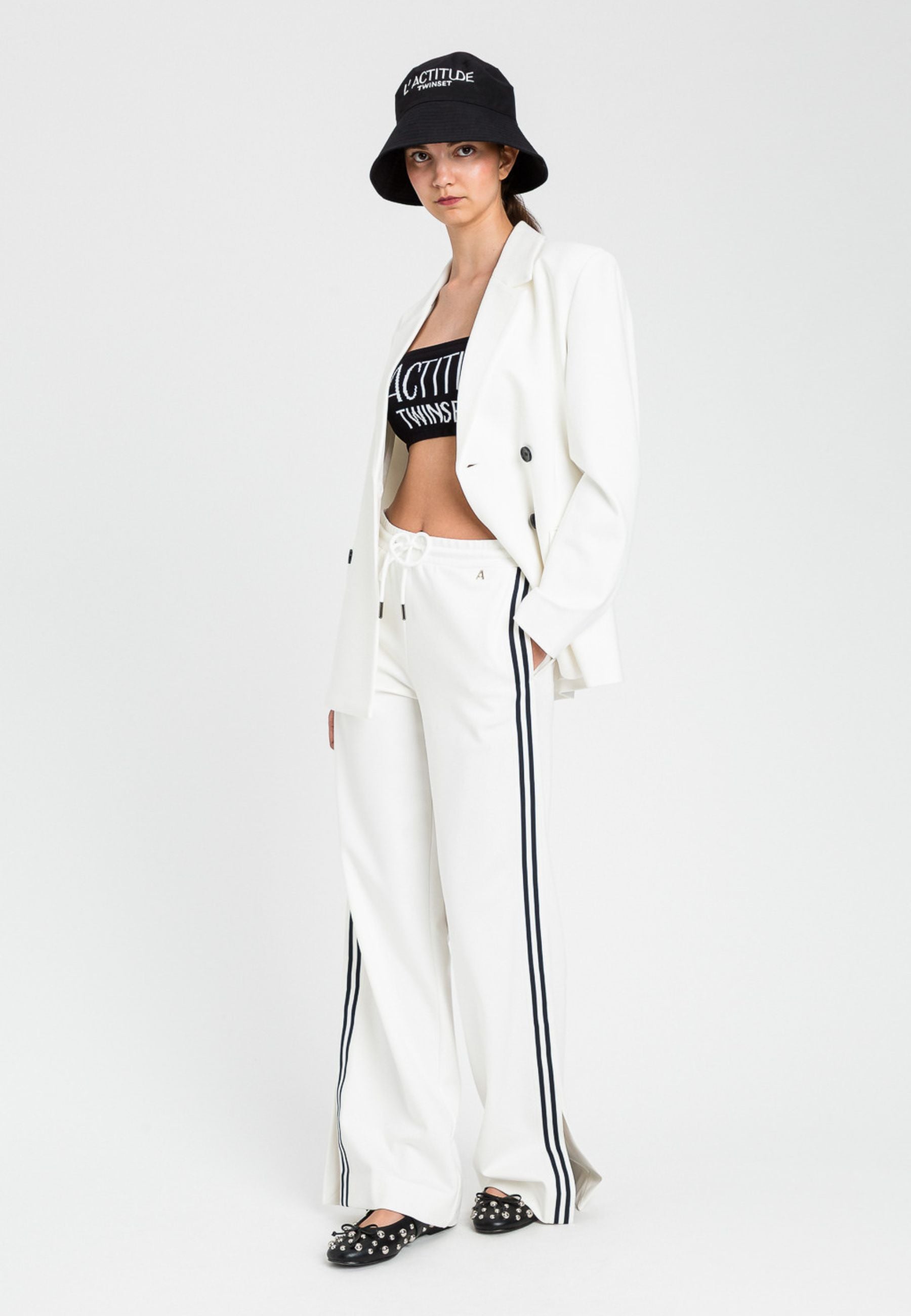 Pantalone ampio con bande laterali e spacchi - Actitude 