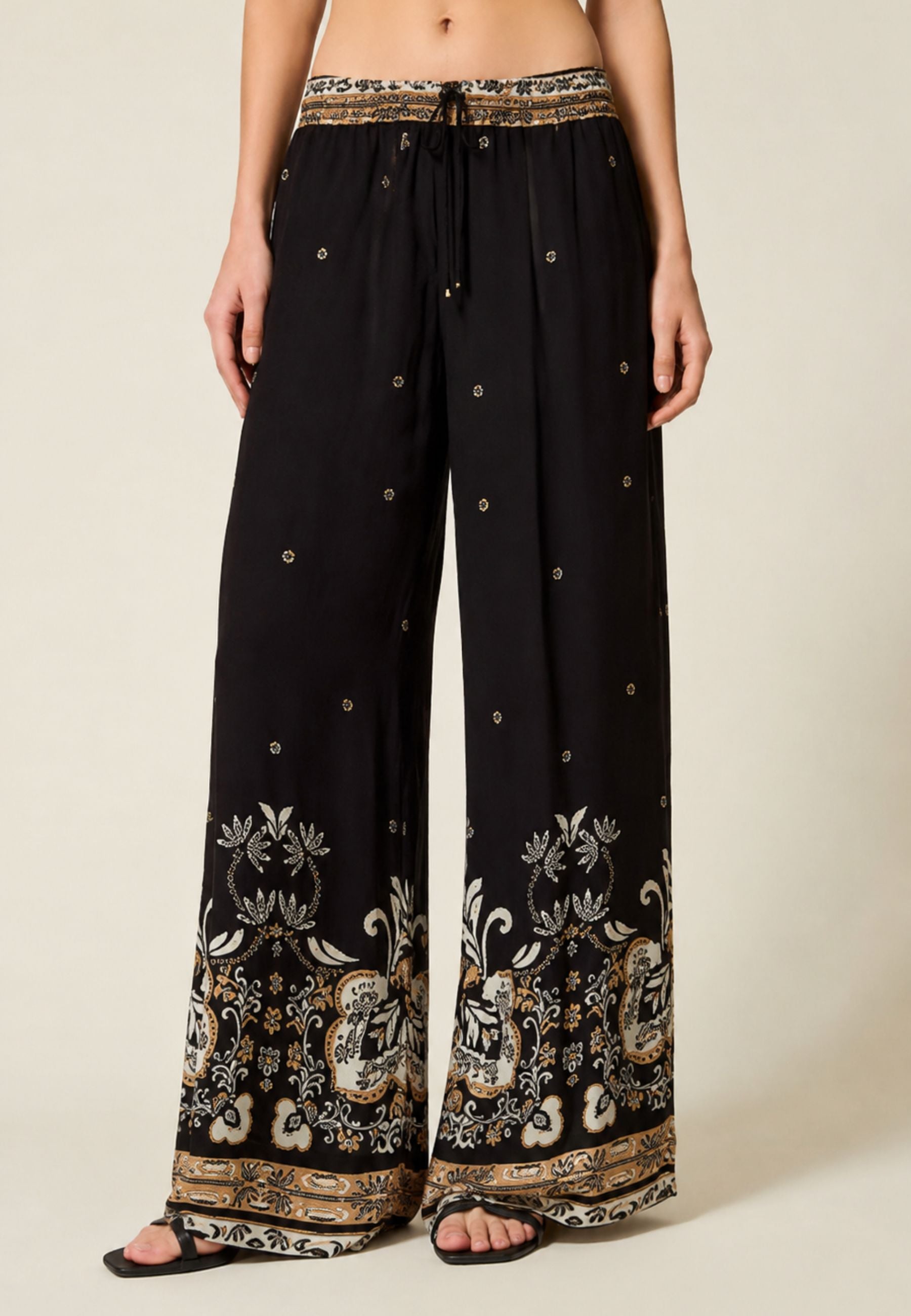 Pantaloni ampi in georgette stampata effetto foulard 