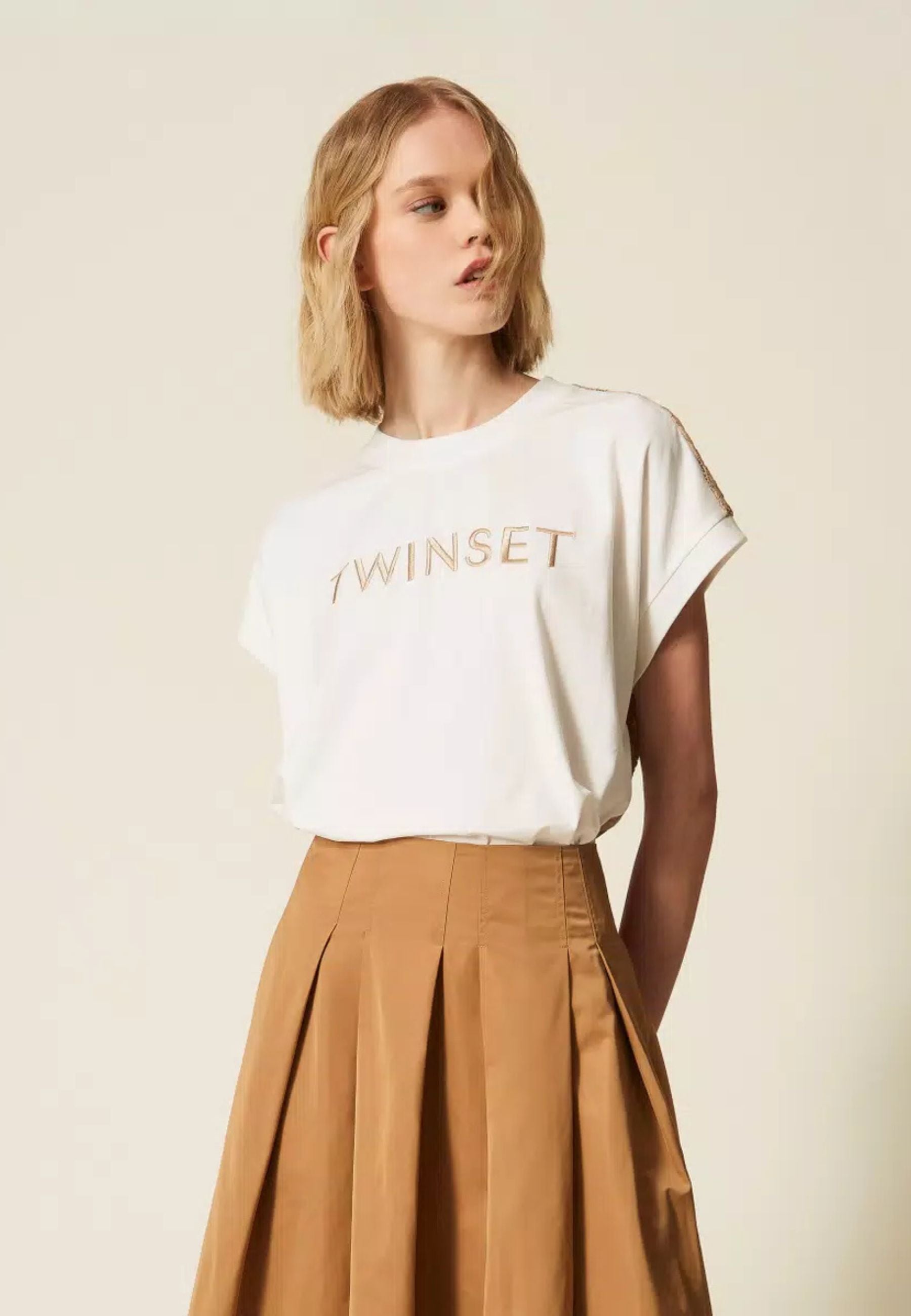 T-shirt Twinset con Pizzo e Logo Ricamato 