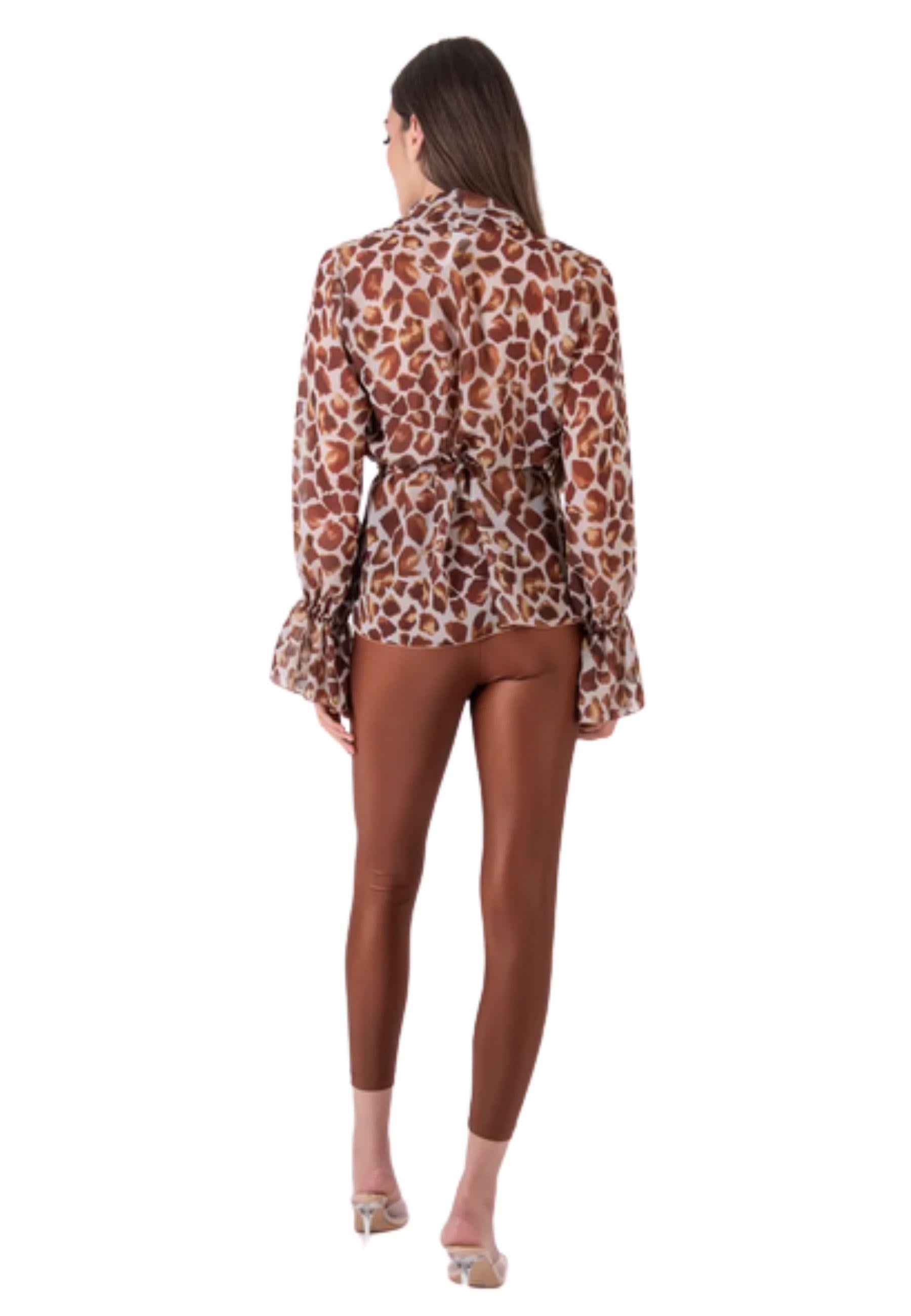 Blusa incrociata in fantasia 