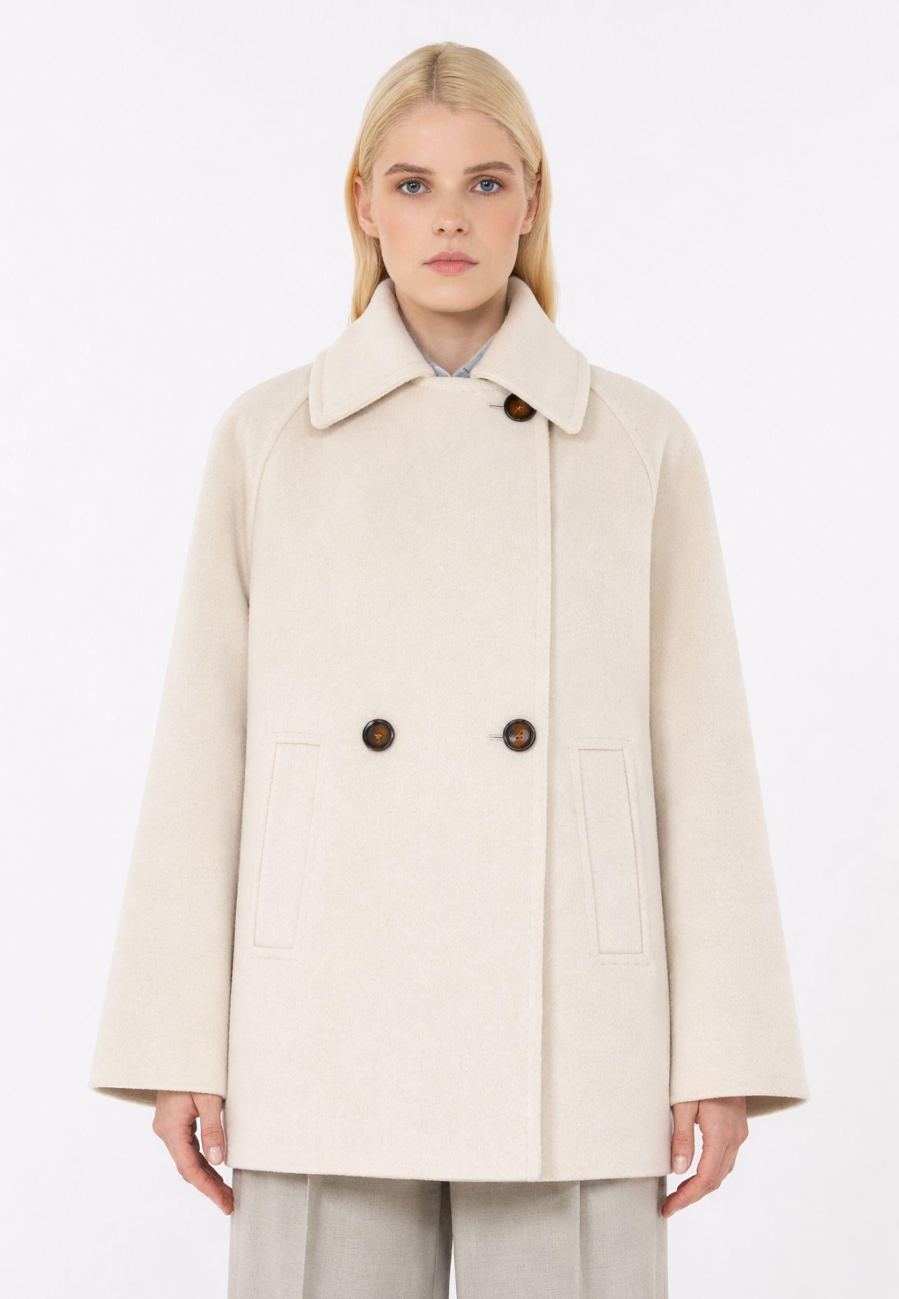 Cappotto corto doppiopetto in beaver di pura lana - linea oversize 
