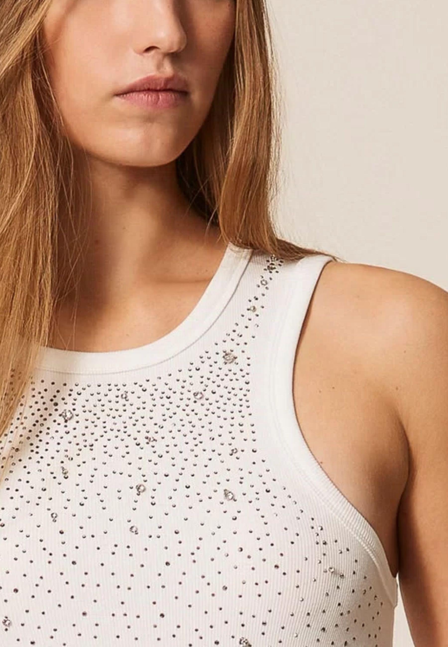 Top a costine con ricamo Actitude 
