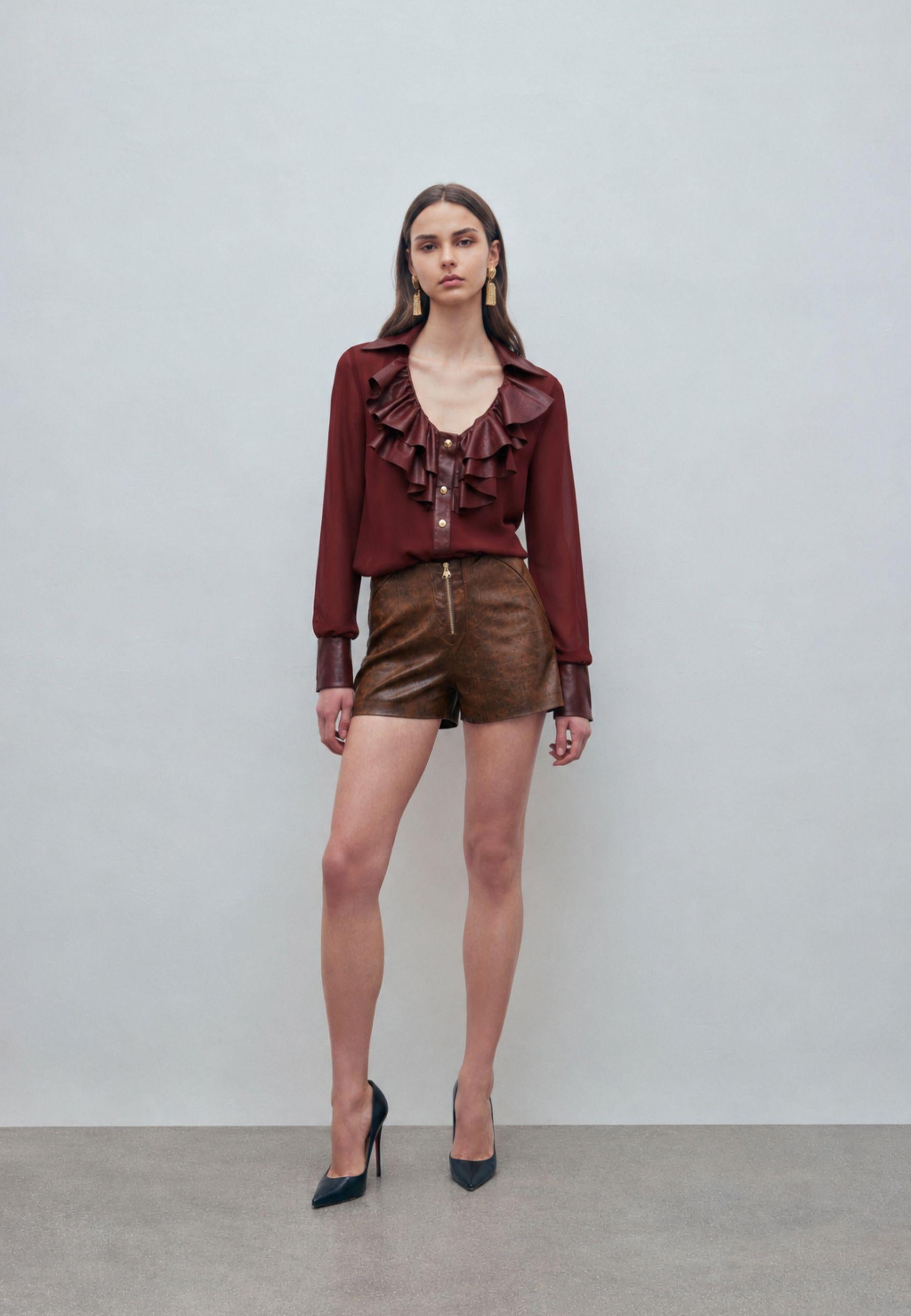 Monique Garçonne - Camicia in georgette con rouches effetto pelle 