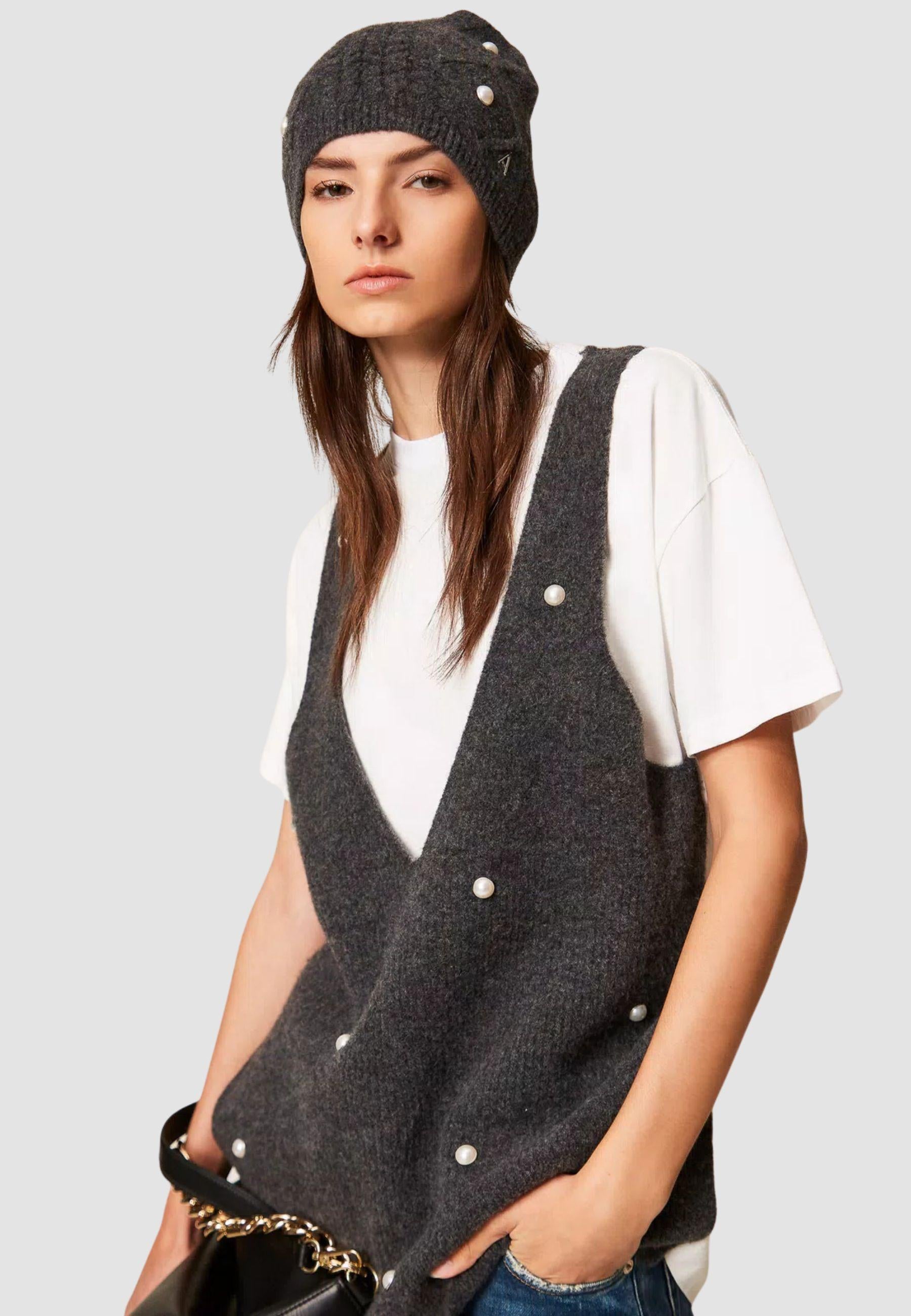 Berretto Actitude in Maglia con Perle e Motivo a Trecce 