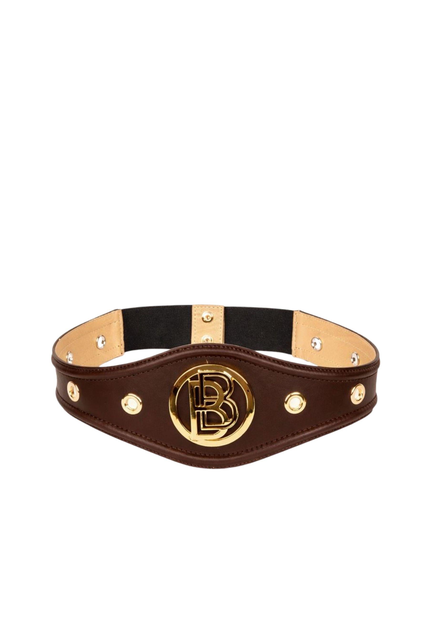 Cinturone in pelle con logo centrale in metallo oro 