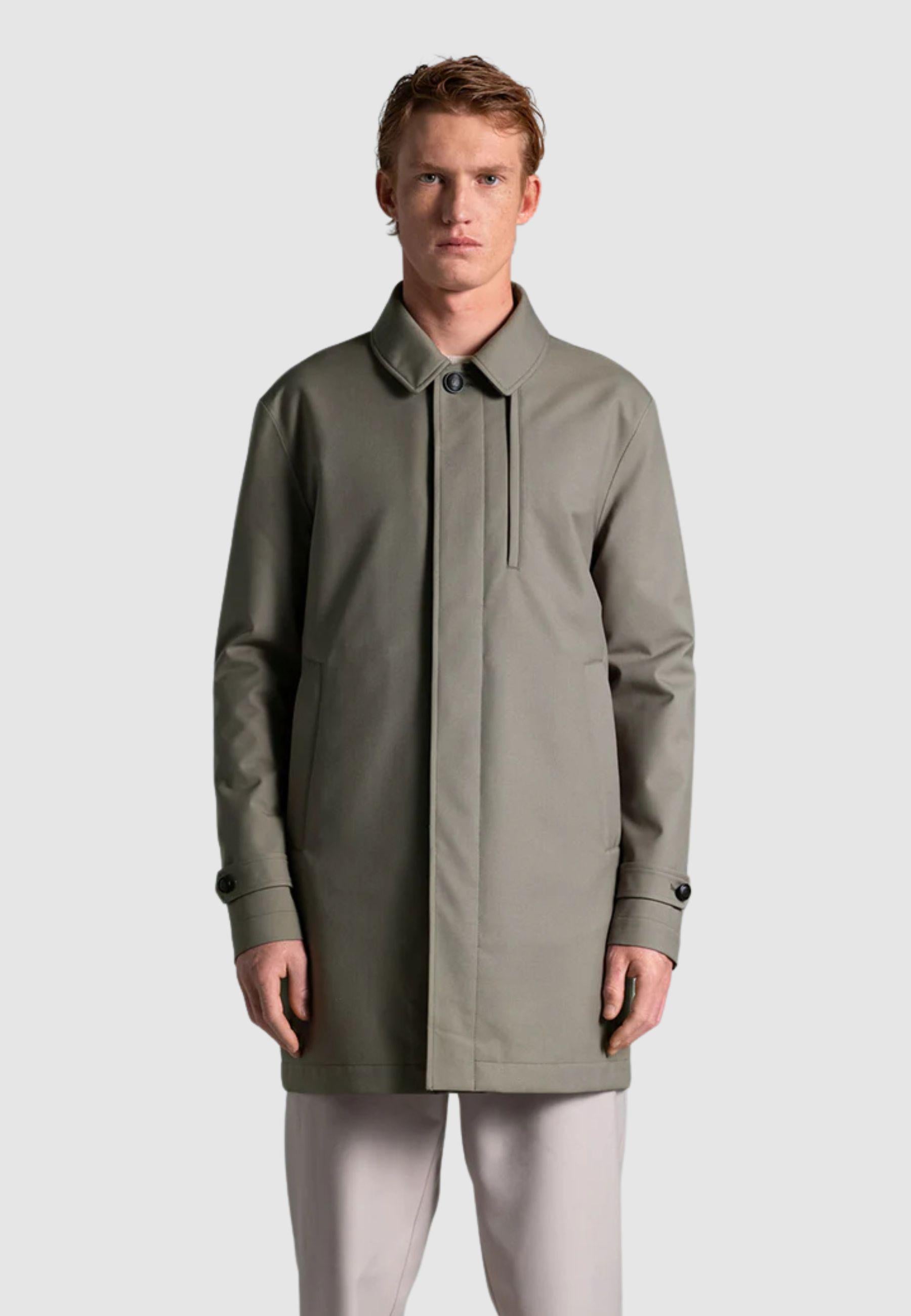 Cappotto realizzato in tessuto 3-Layer di lana tecnica 