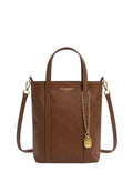 Shopper aus Leder mit Anhänger