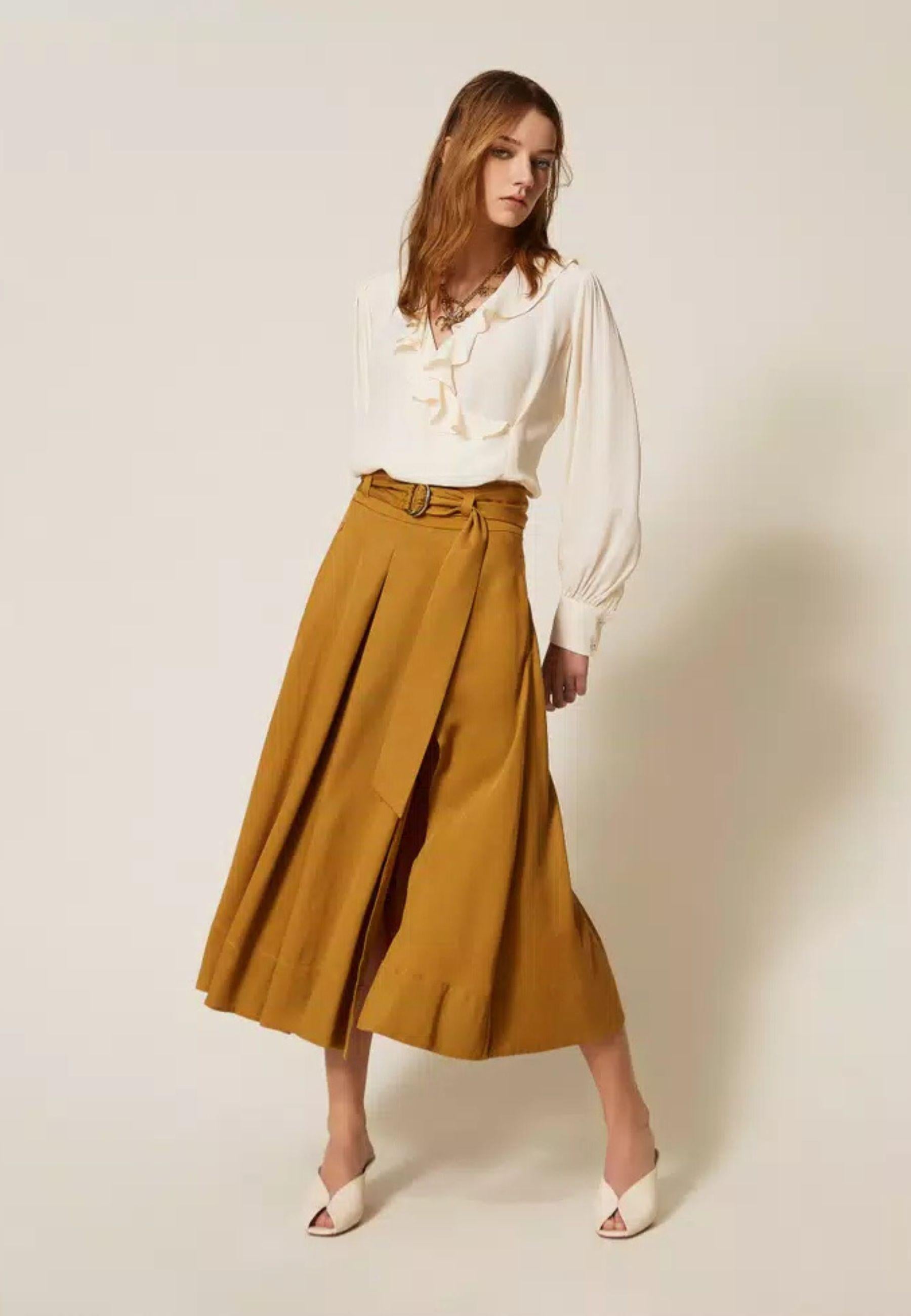 Blusa in crêpe de Chine con volant 