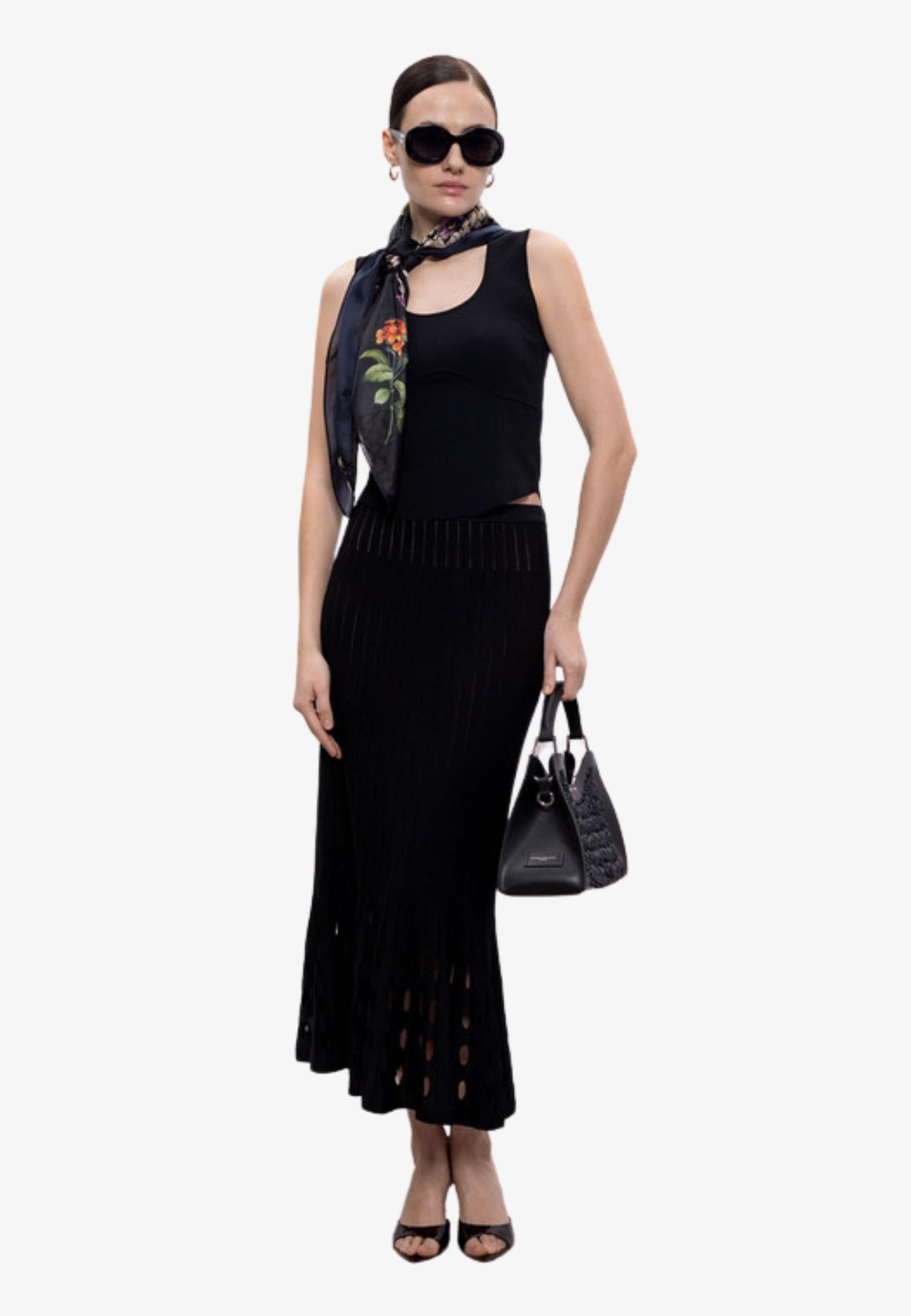 Top in maglia stretch nero con logo Oval T 