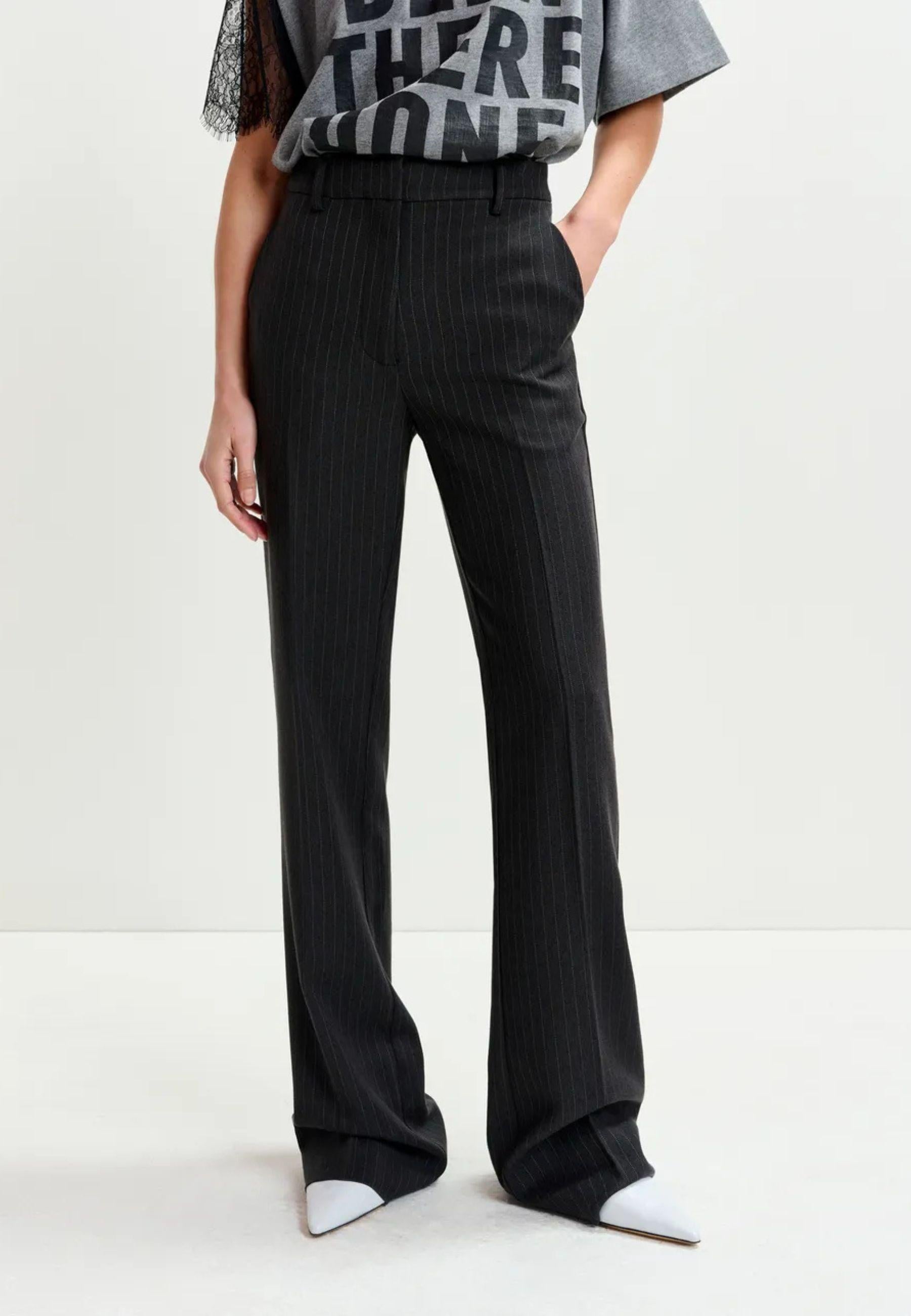 Pantaloni flare a vita alta con gessatura 