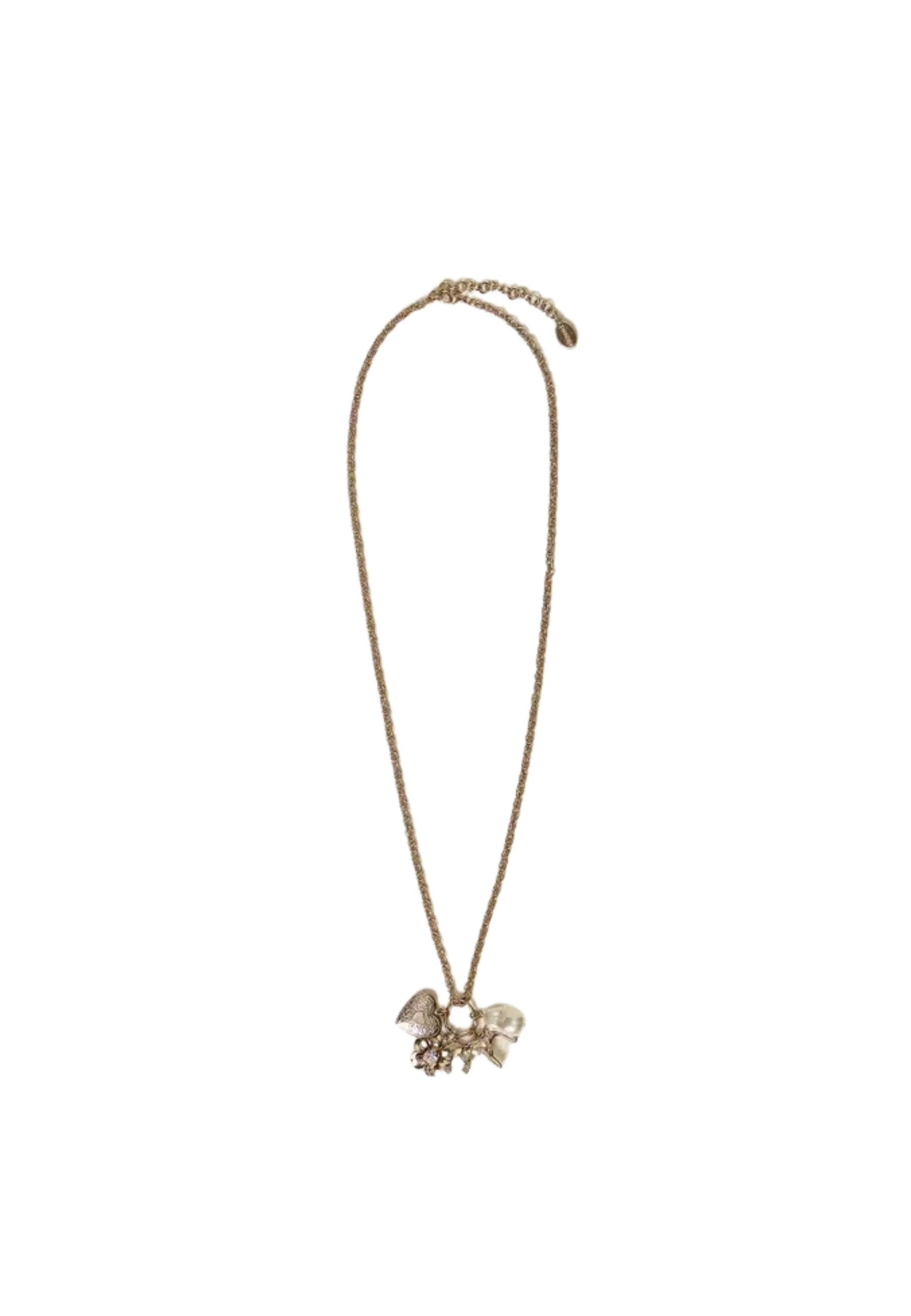 Collana con ciondoli e perla 