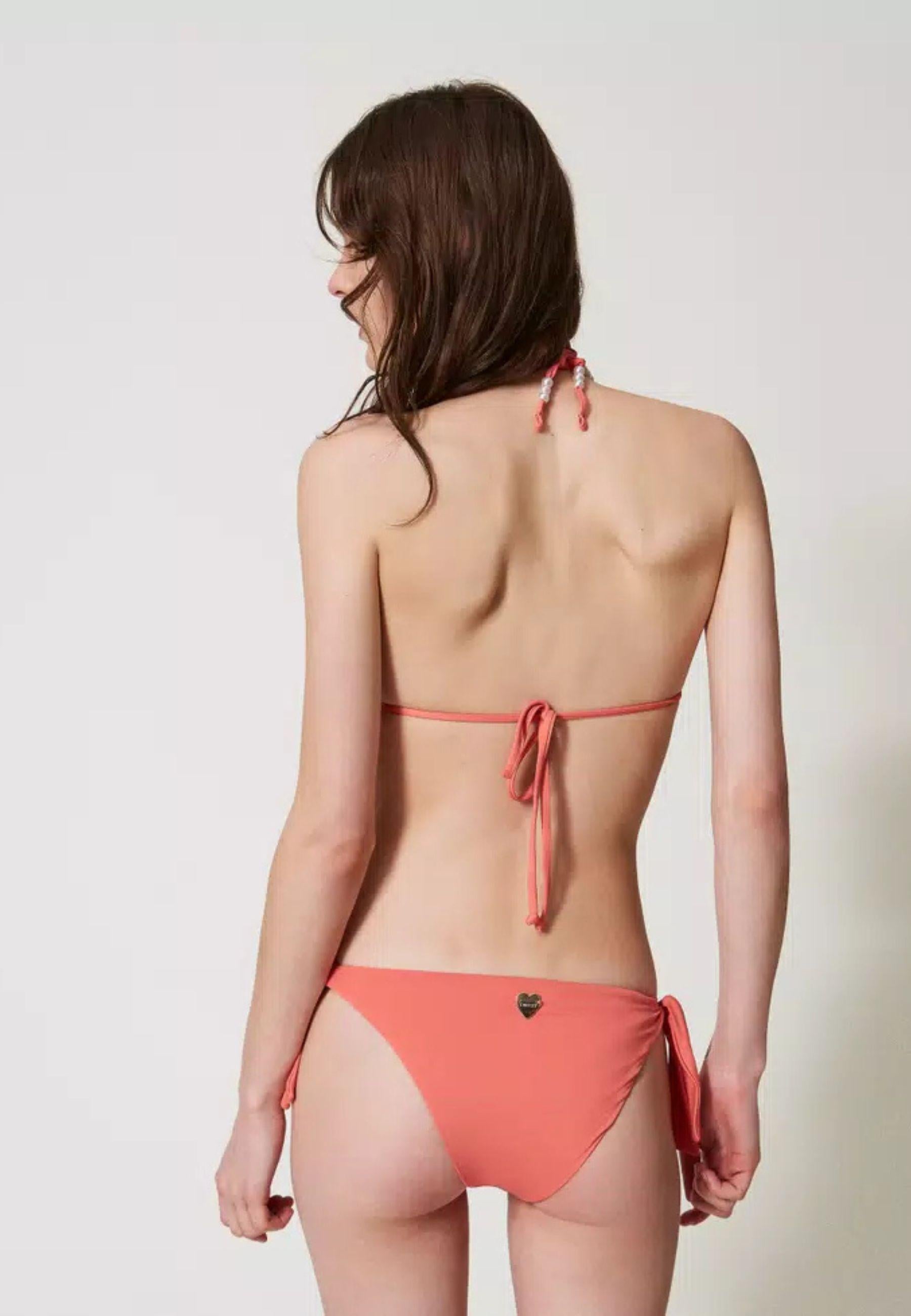 Tanga da bagno con fiocchi 