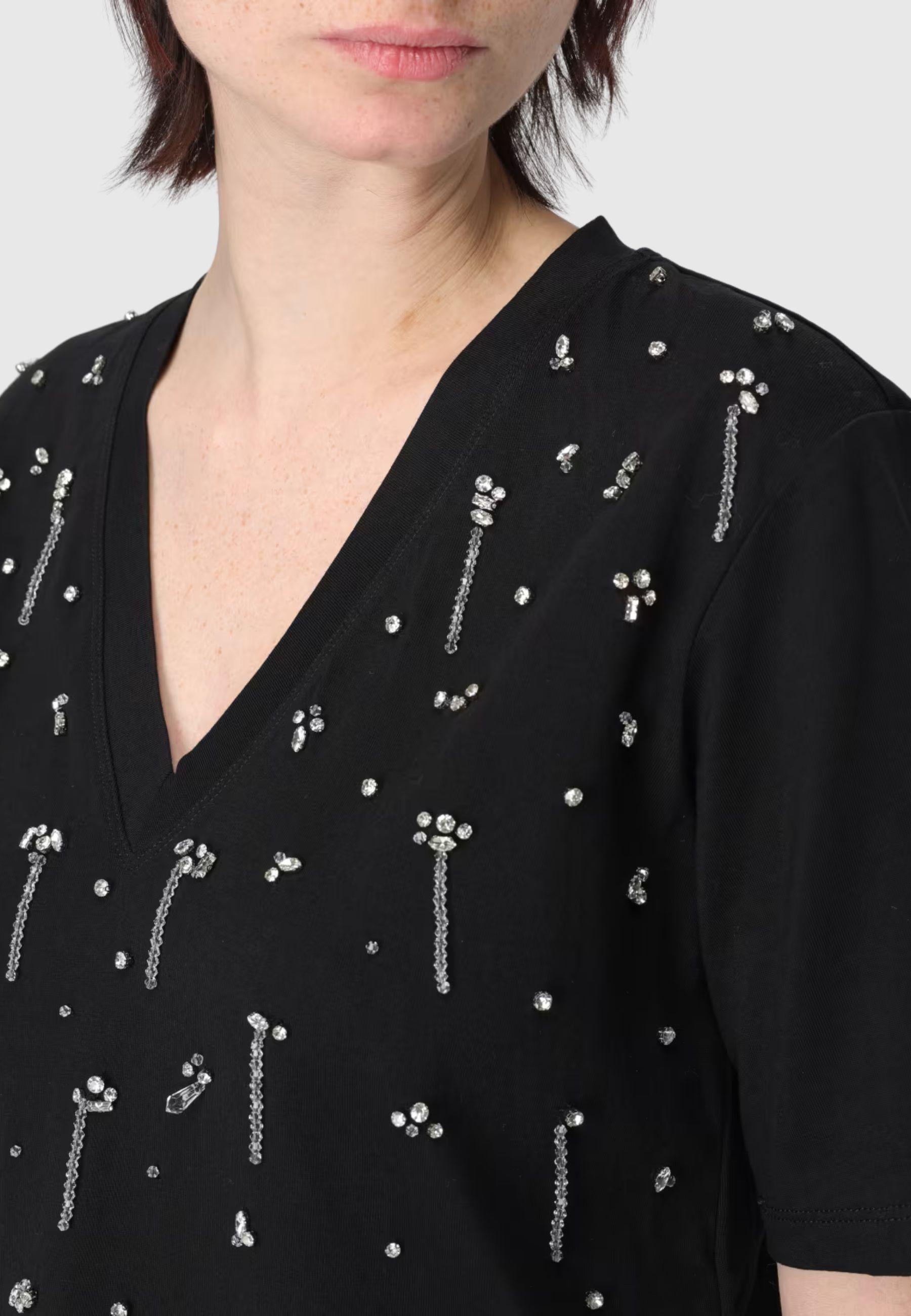 T-shirt cropped con ricami 