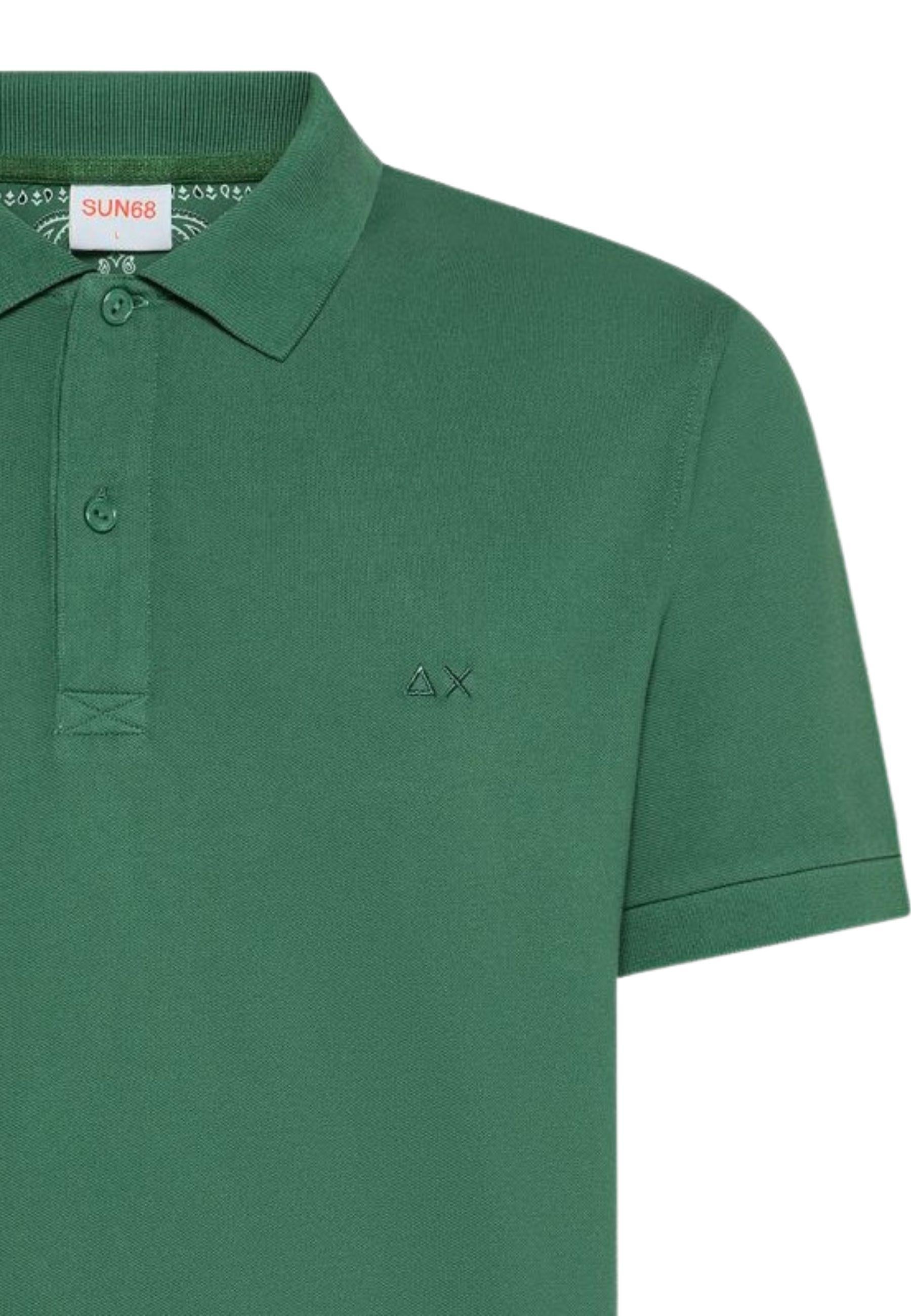 Polo in cotone verde muschio con dettagli a contrasto 