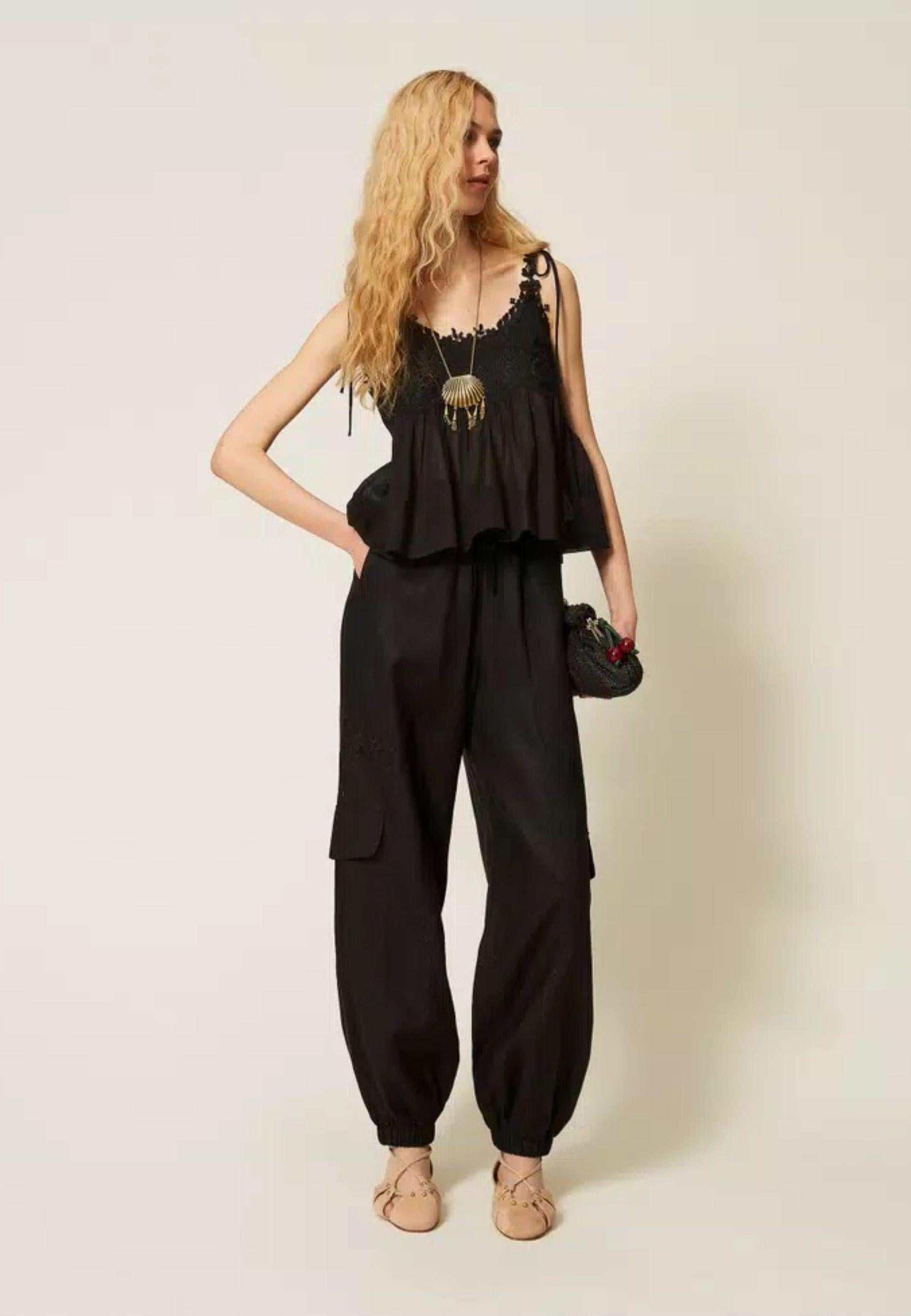 Pantaloni joggers in lino e sangallo 