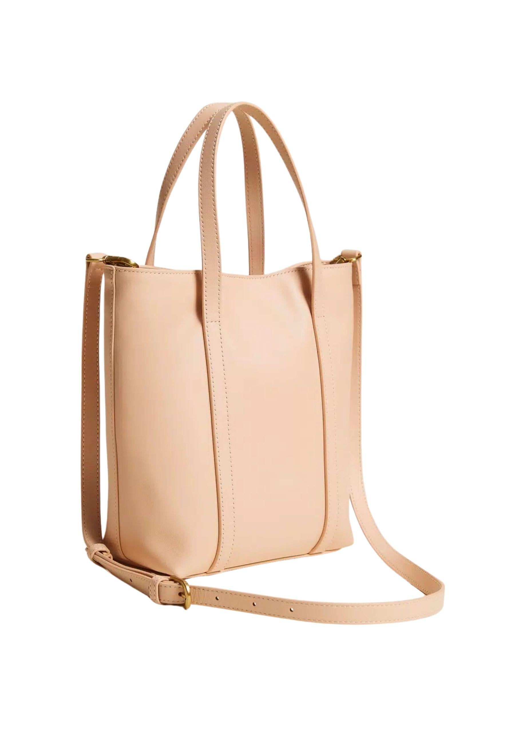 Borsa shopper in pelle con charm 