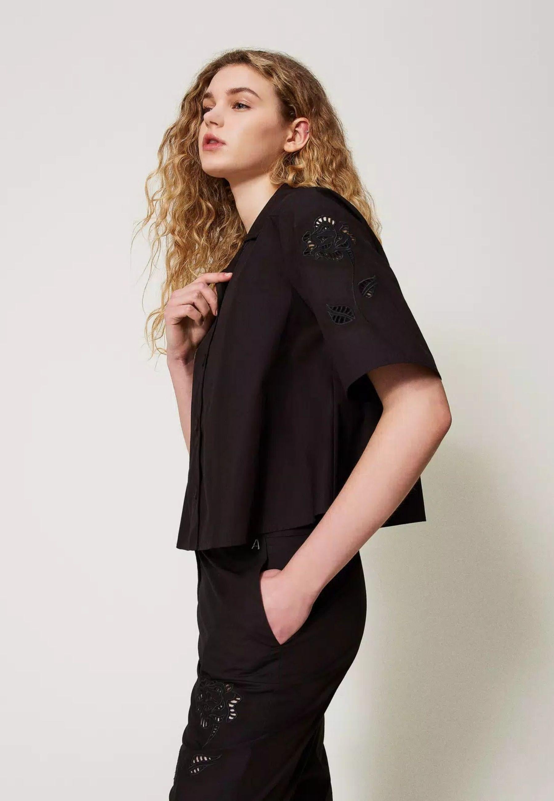 ACTITUDE Revive - Camicia cropped in popeline con ricamo 