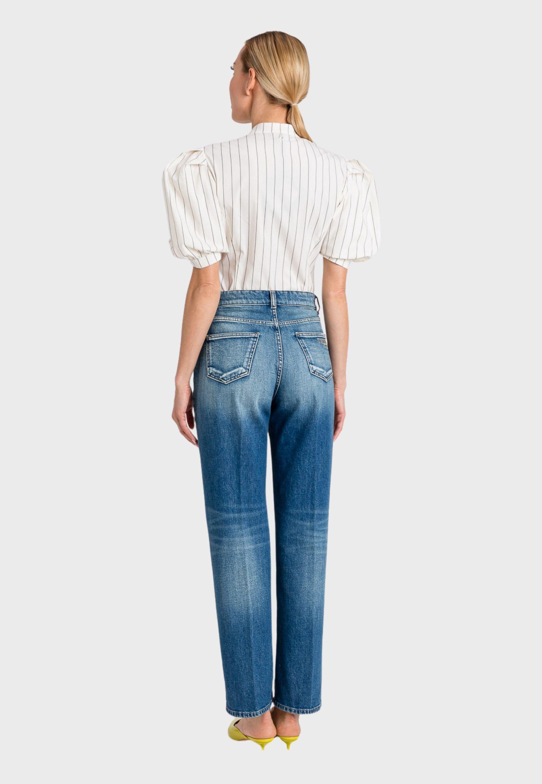 Jeans blu con ricamo del logo 
