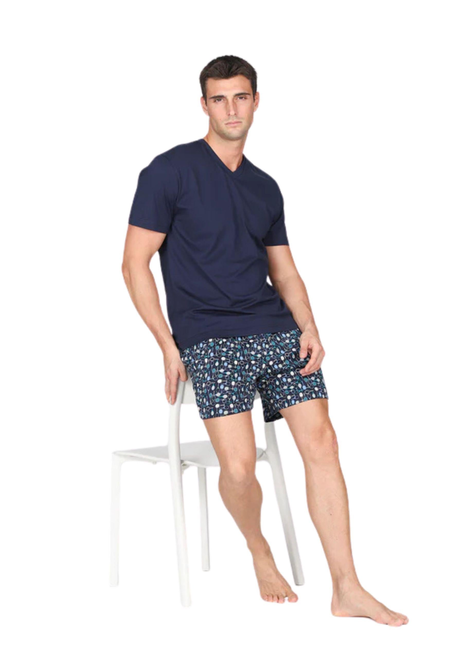 Pigiama corto scollo a v in leggerissimo jersey 100% cotone, fantasia "tennis" 