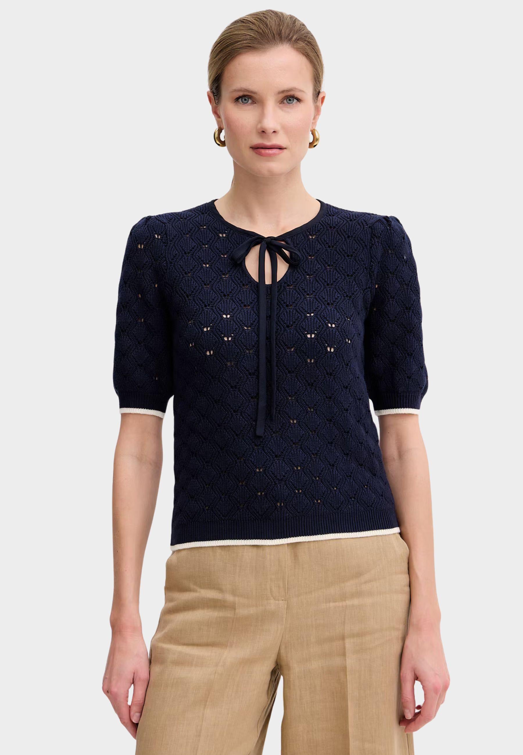 Maglia Twinset traforata con fiocco al collo 
