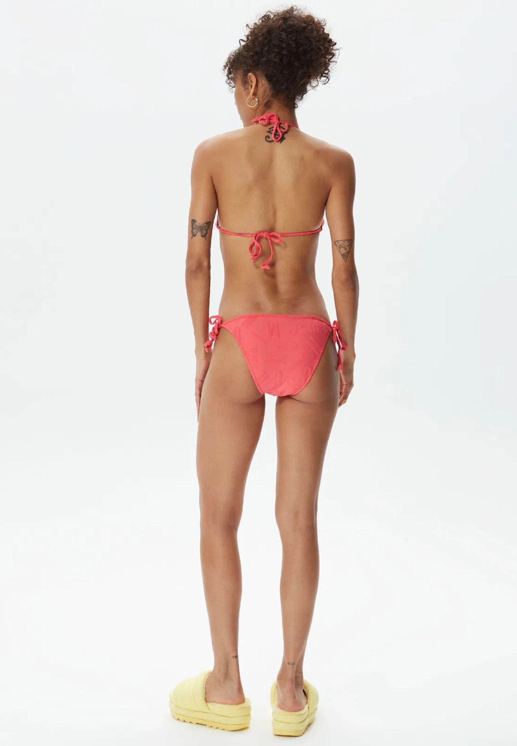 Slip bikini con logo goffrato 