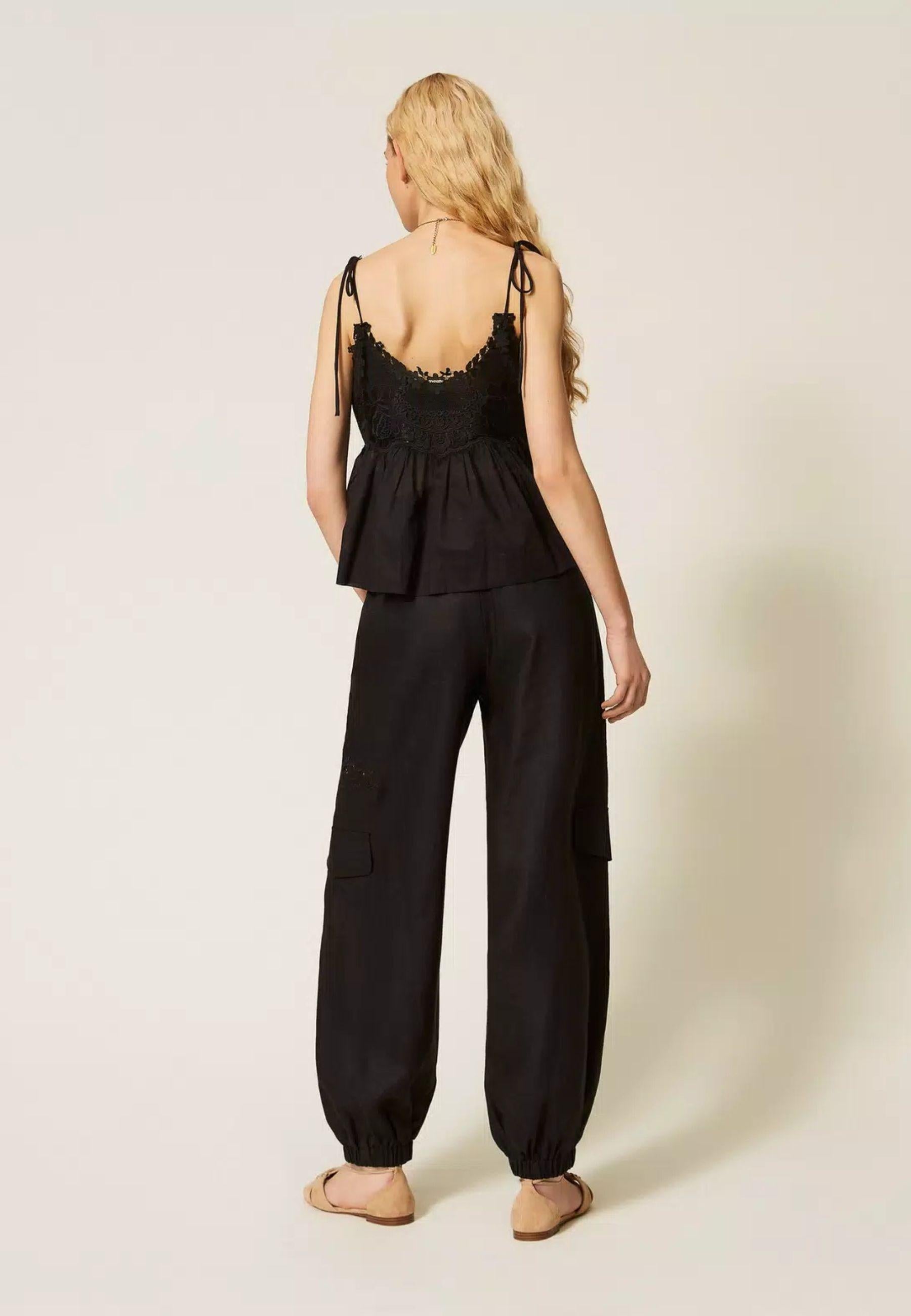 Pantaloni joggers in lino e sangallo 