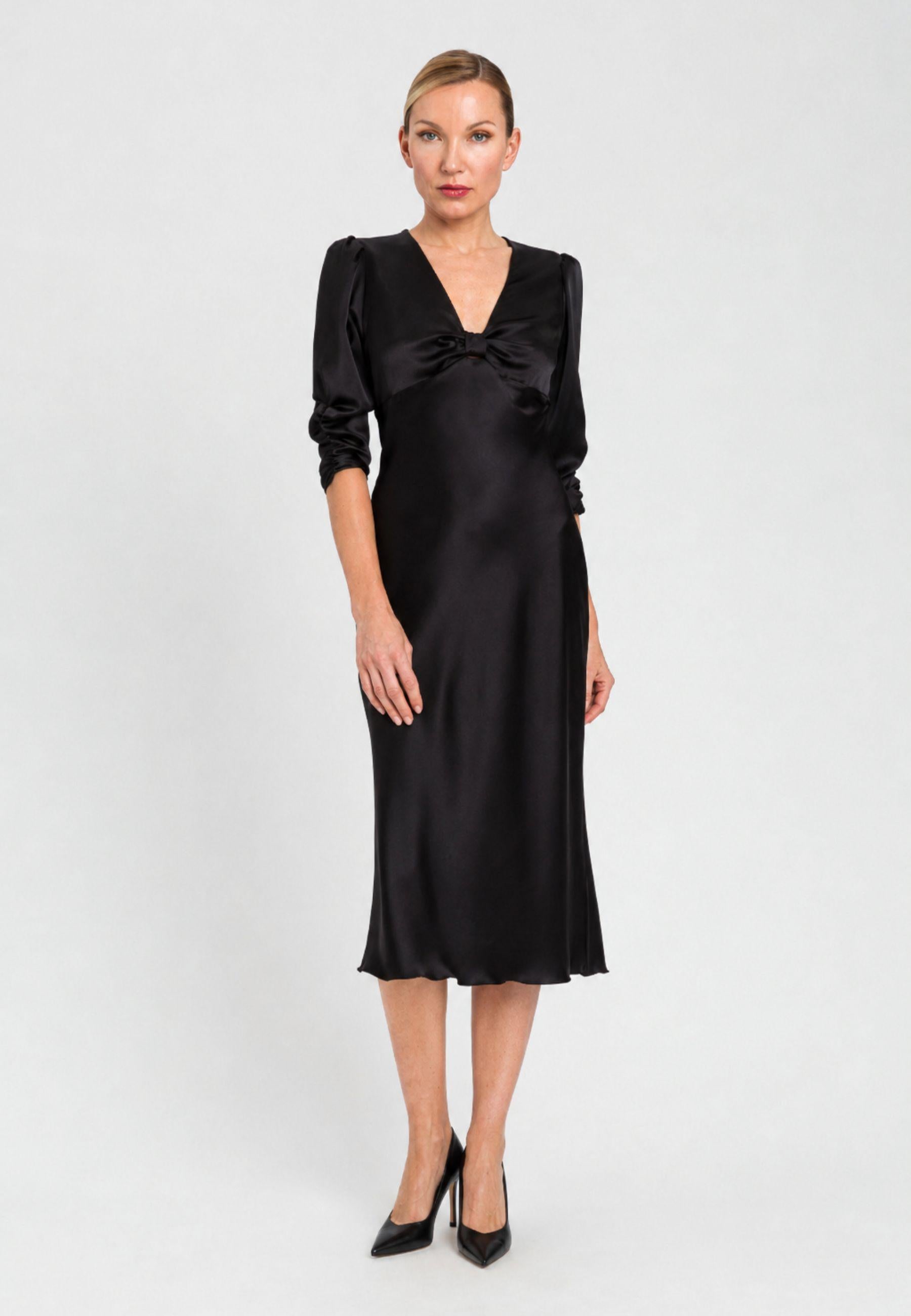 Abito midi nero effetto satinato - eleganza essenziale e femminilità contemporanea 