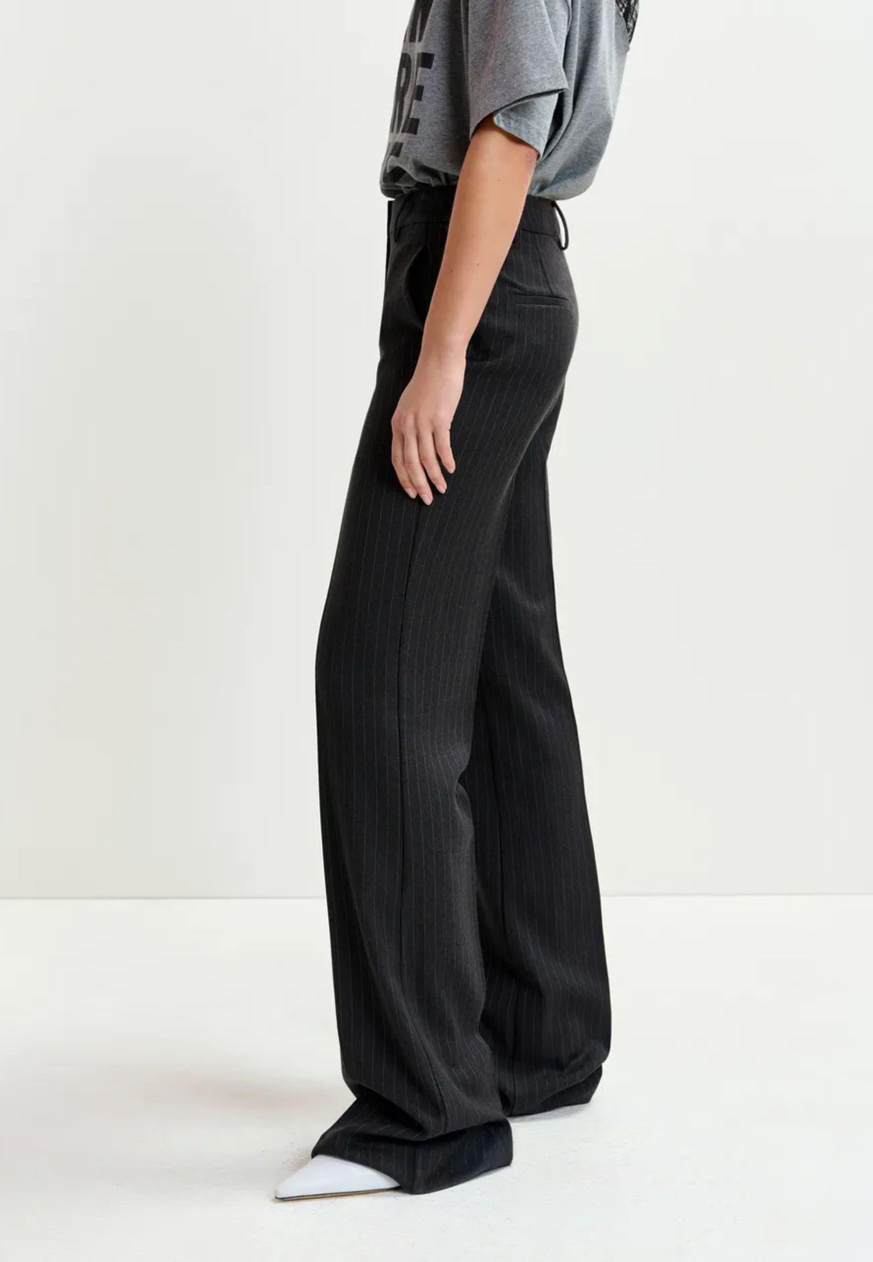 Pantaloni flare a vita alta con gessatura 