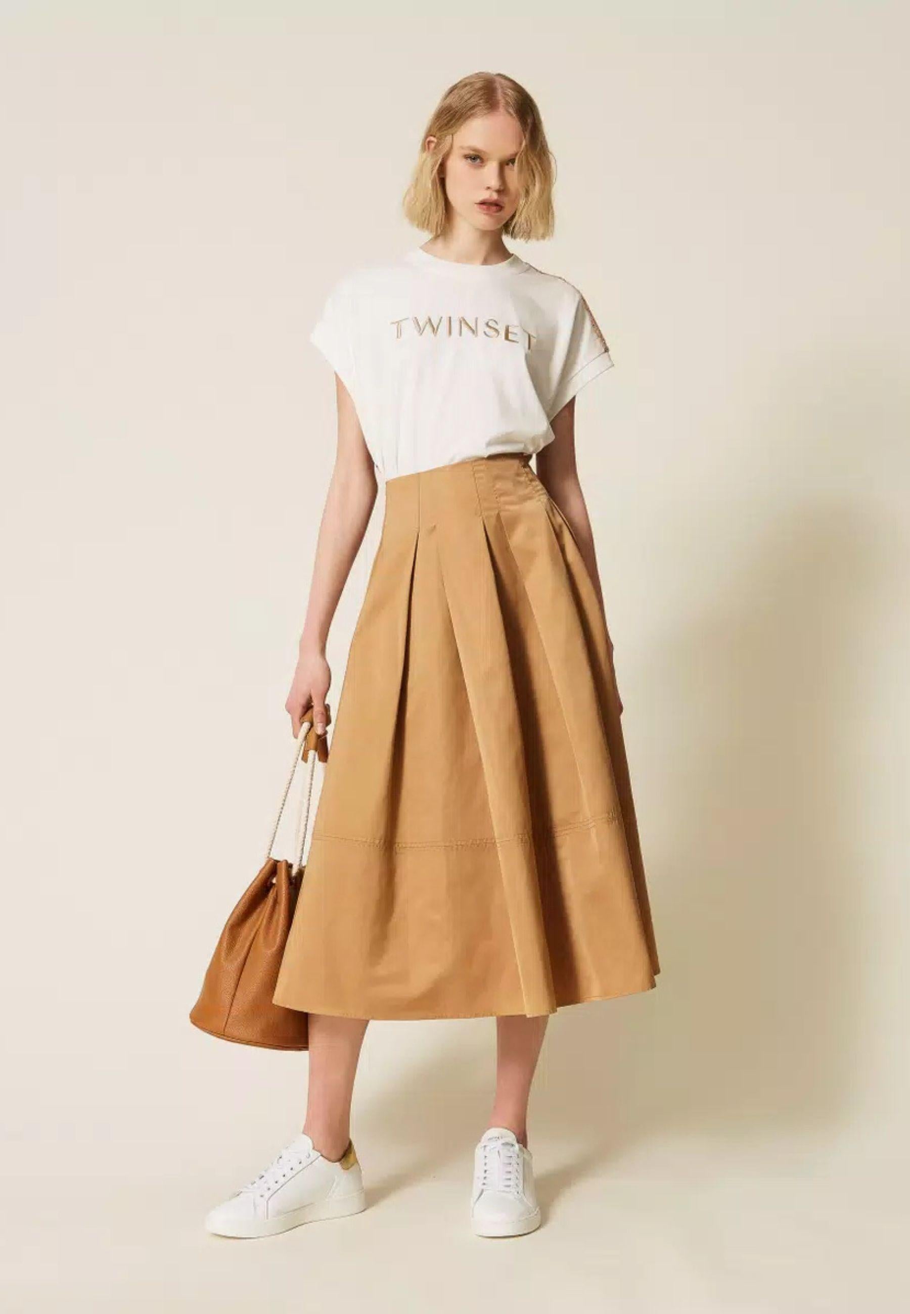 T-shirt Twinset con Pizzo e Logo Ricamato 