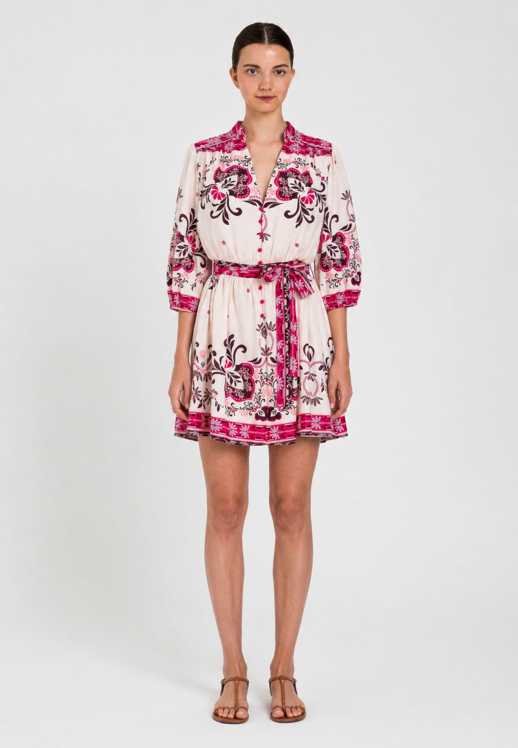Abito corto fantasia con cintura - Stile boho chic e femminile 