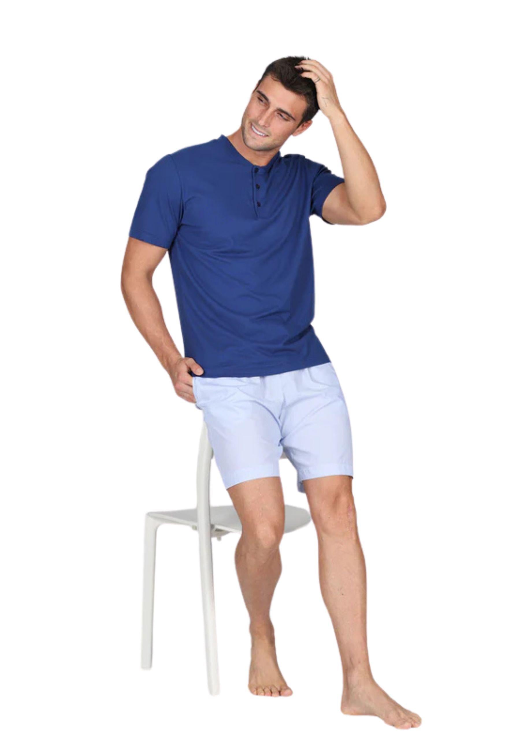 Pigiama corto serafino in popeline e jersey bluette, per un comfort contemporaneo 