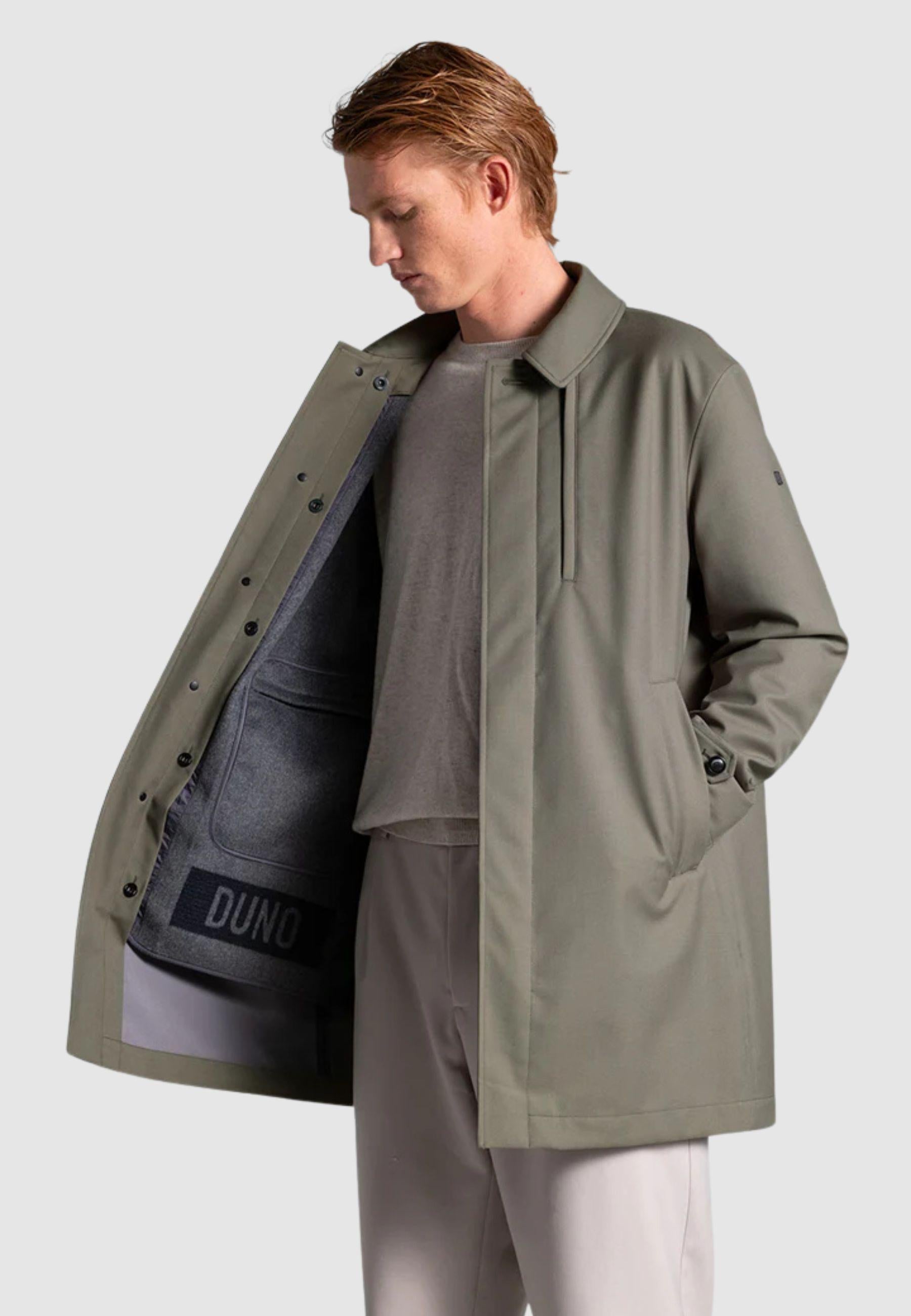 Cappotto realizzato in tessuto 3-Layer di lana tecnica 