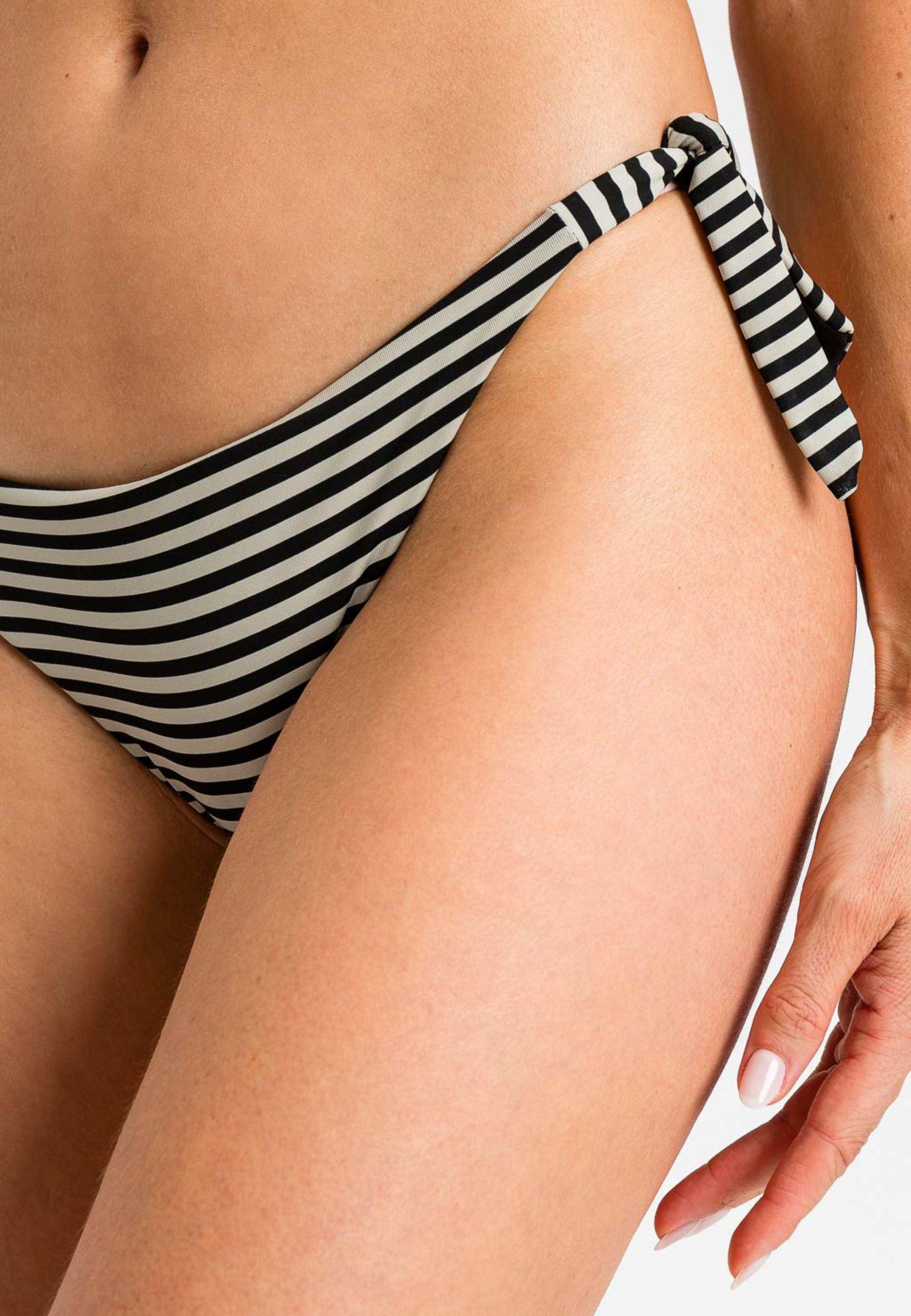 Bikini fascia con tanga reversibile a laccetti 