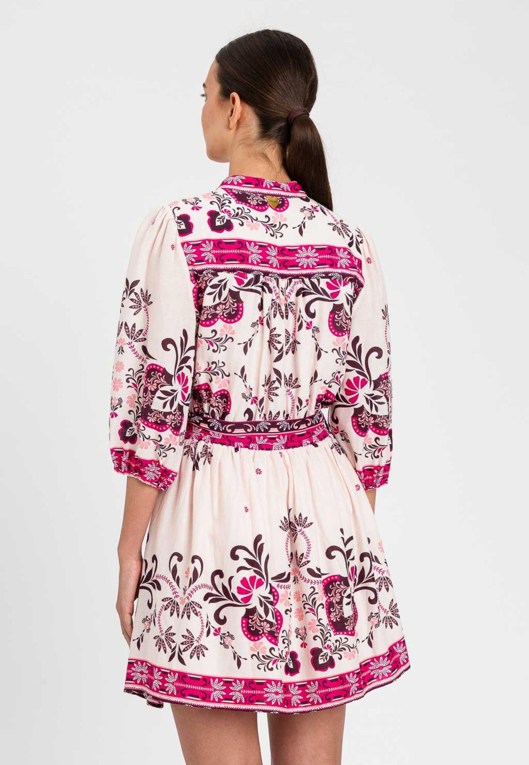 Abito corto fantasia con cintura - Stile boho chic e femminile 